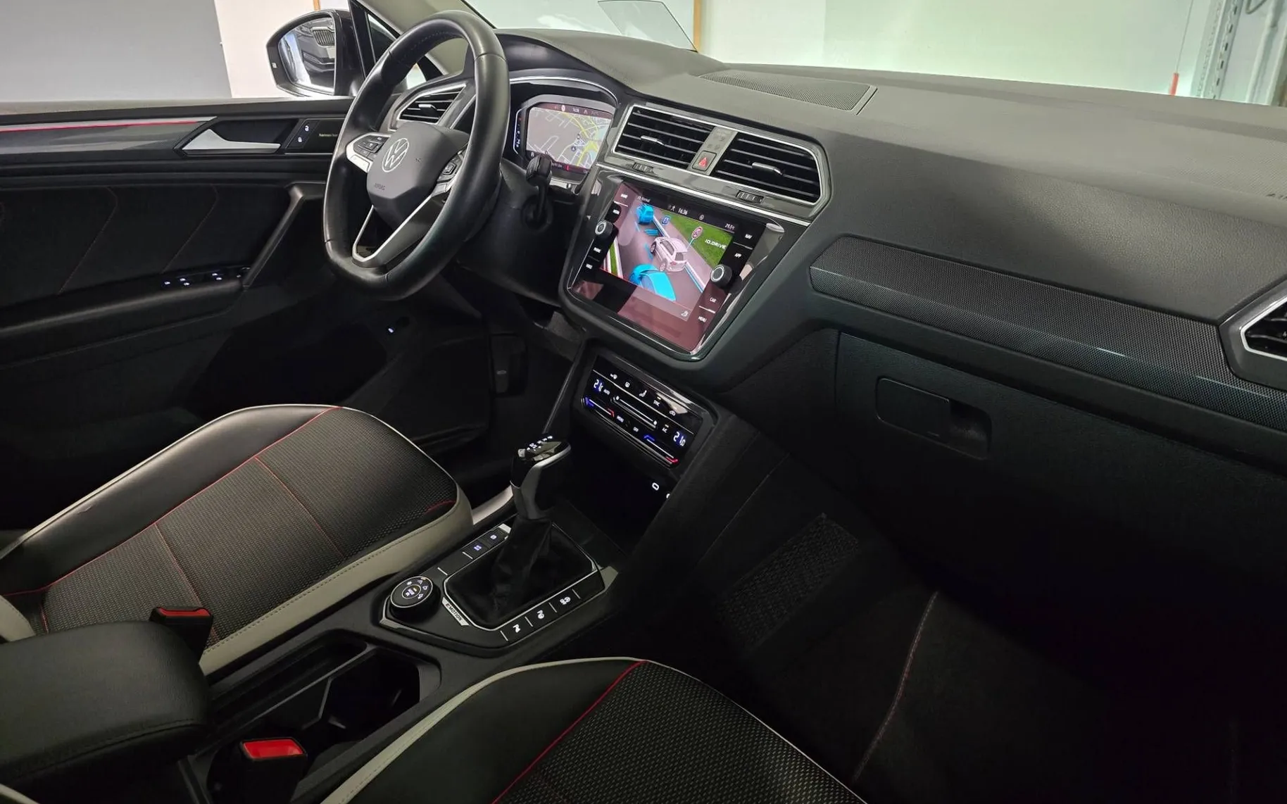 Notranja slika - Volkswagen Tiguan - 2.0 TDI Urban Sport 4Motion DSG - Matrix.kamera.HK - 11