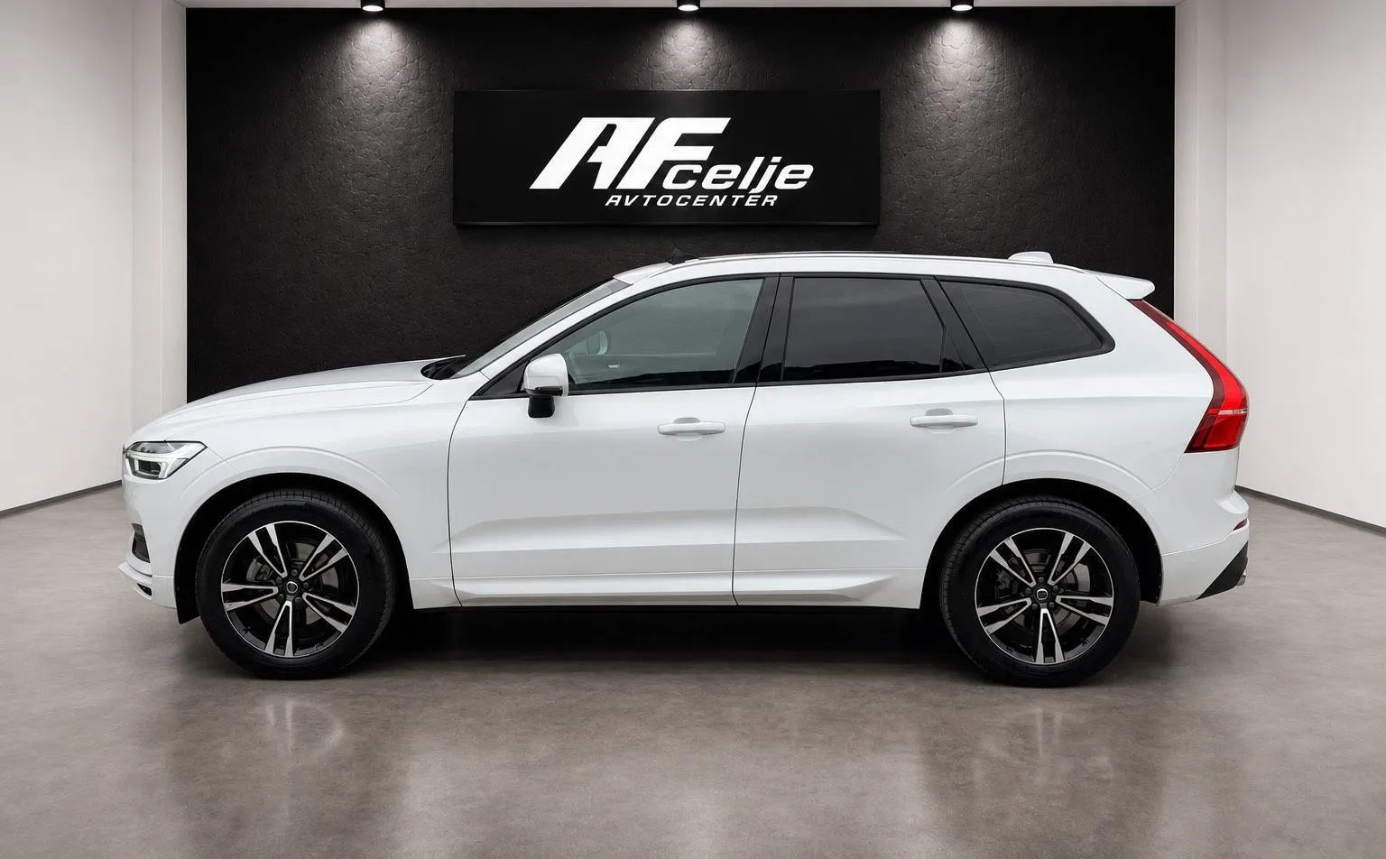 Zunanja slika - Volvo XC60 - D4-4X4-AUT-PANORAMA-FUL LED-LIZING ZA TUJCE- - 6
