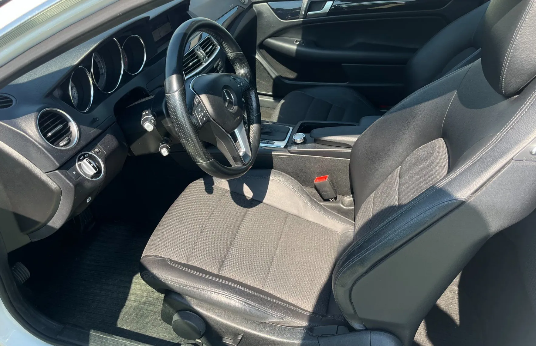 Zunanja slika - Mercedes-Benz C-Razred - C Coupe 220 CDI BlueEFFICIENCY 2X PDC. TEMPO. - 11