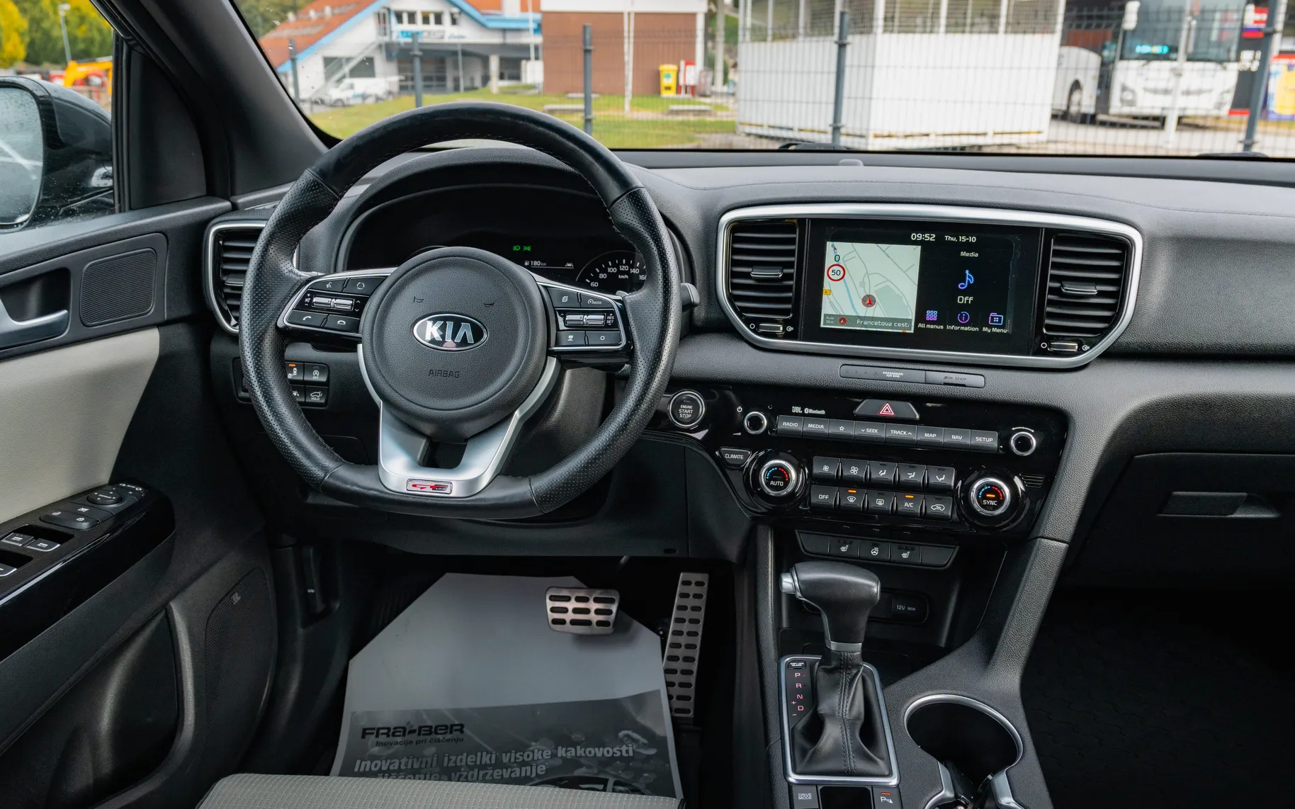 Notranja slika - KIA Sportage - AWD 2,0 CRDI GT-Line ISG Avt. - 10
