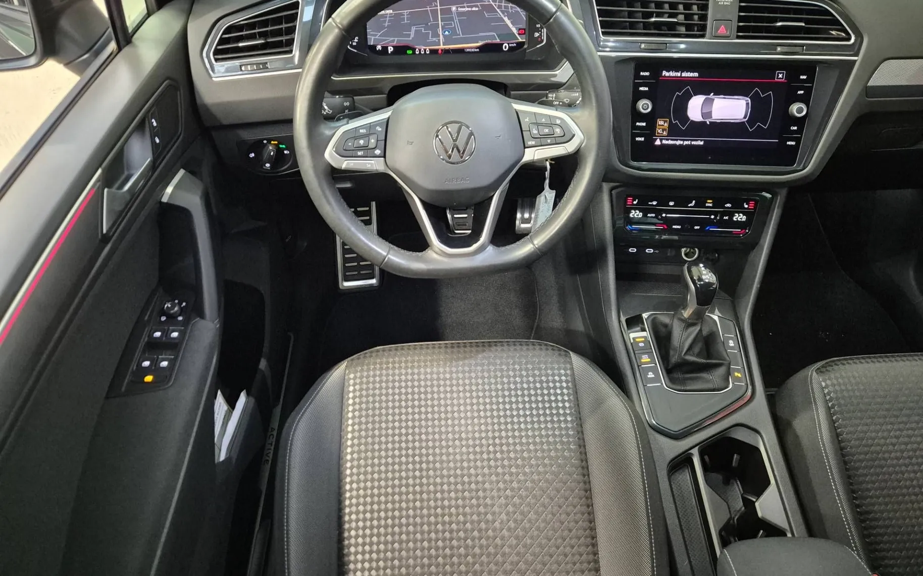 Notranja slika - Volkswagen Tiguan - 2.0 TDI DSG 110kW ODLIČEN - 7