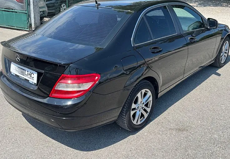 Zunanja slika - Mercedes-Benz C-Razred - 220 CDI 170ks °AUTOMATIC° °NAVI° °2x PDC° - 3