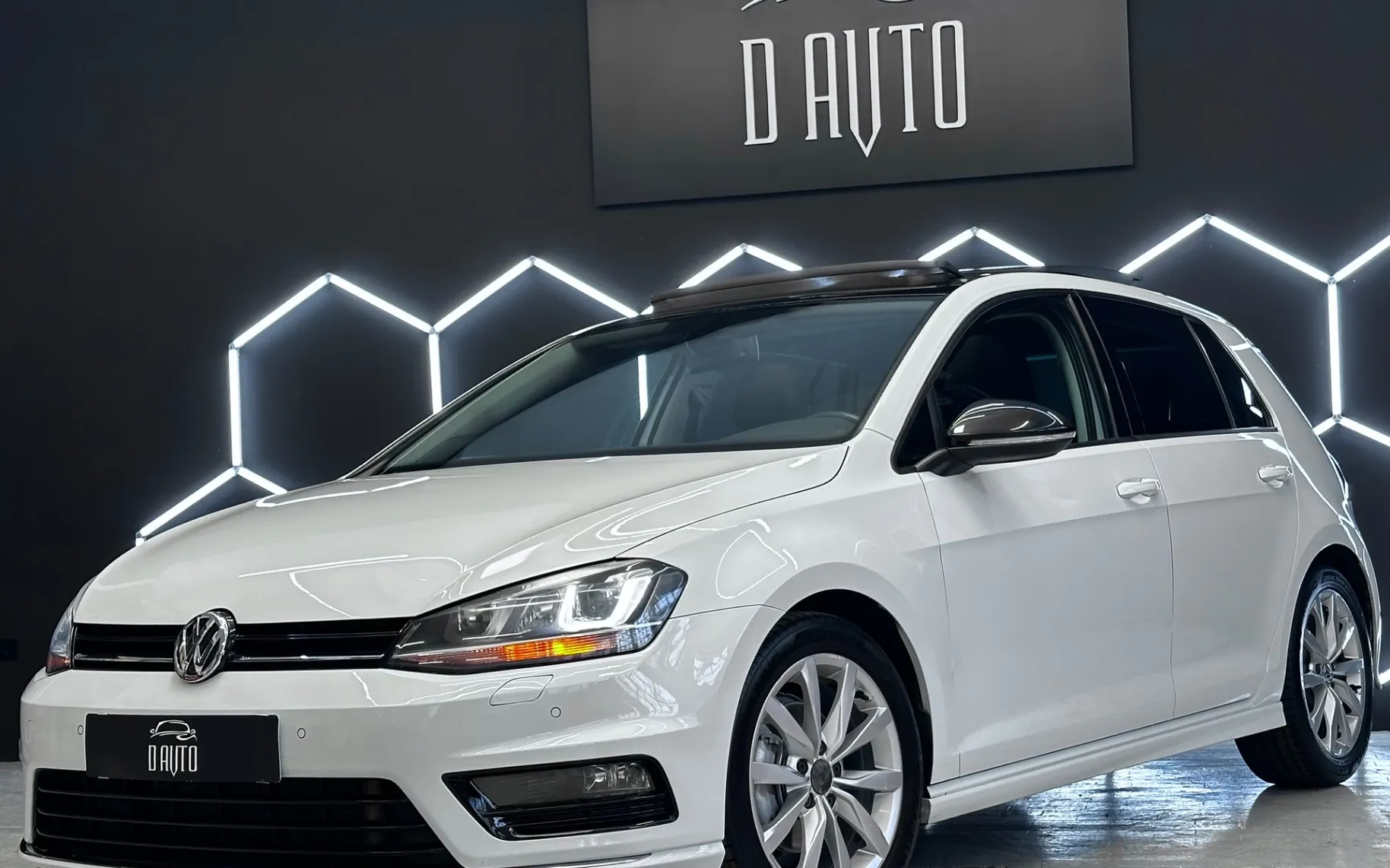 Zunanja slika - VW Golf - 2.0 TDI R LINE+PANORAMA+LED+NAVI+GRETJE SEDEZEV - 1