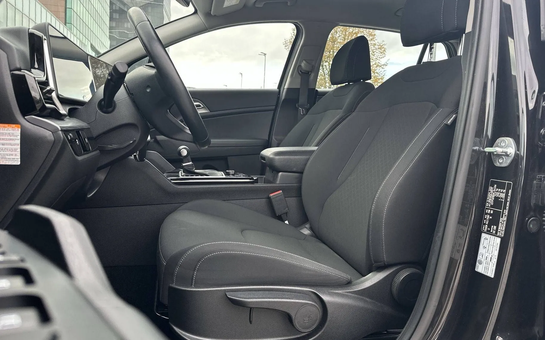 Notranja slika - KIA Sportage - 1.6 T-GDI MHEV LX Fresh ISG DCT - 10