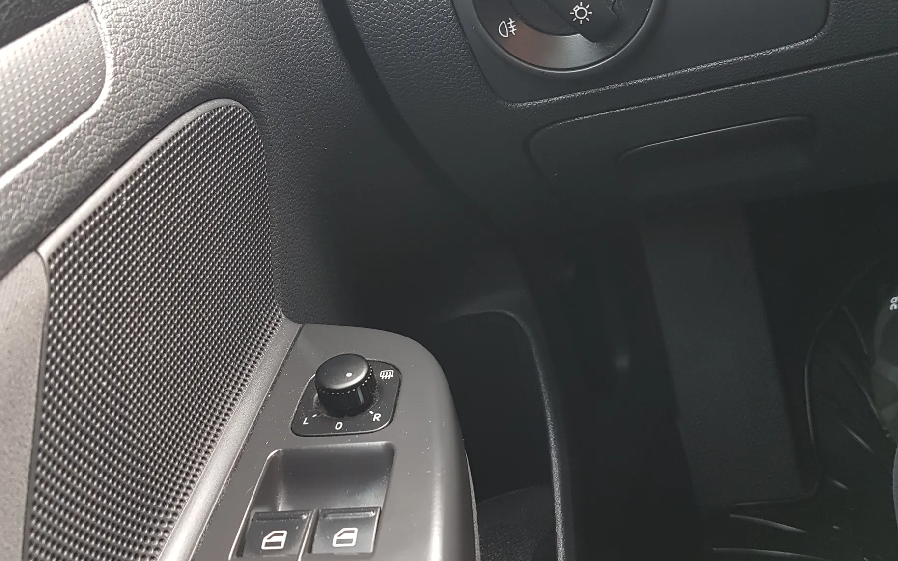 Zunanja slika - Volkswagen Golf - Edition 1.6 - SLO - 1. LASTNIK - 9
