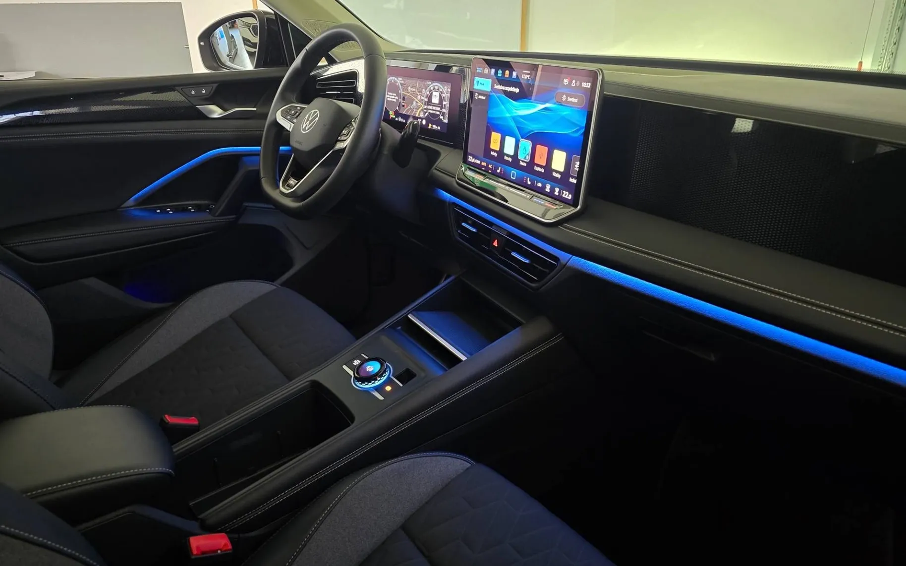 Notranja slika - Volkswagen Tiguan - 1.5 eTSI GOAL DSG - LED Plus.360kam.asistence.navi - 10