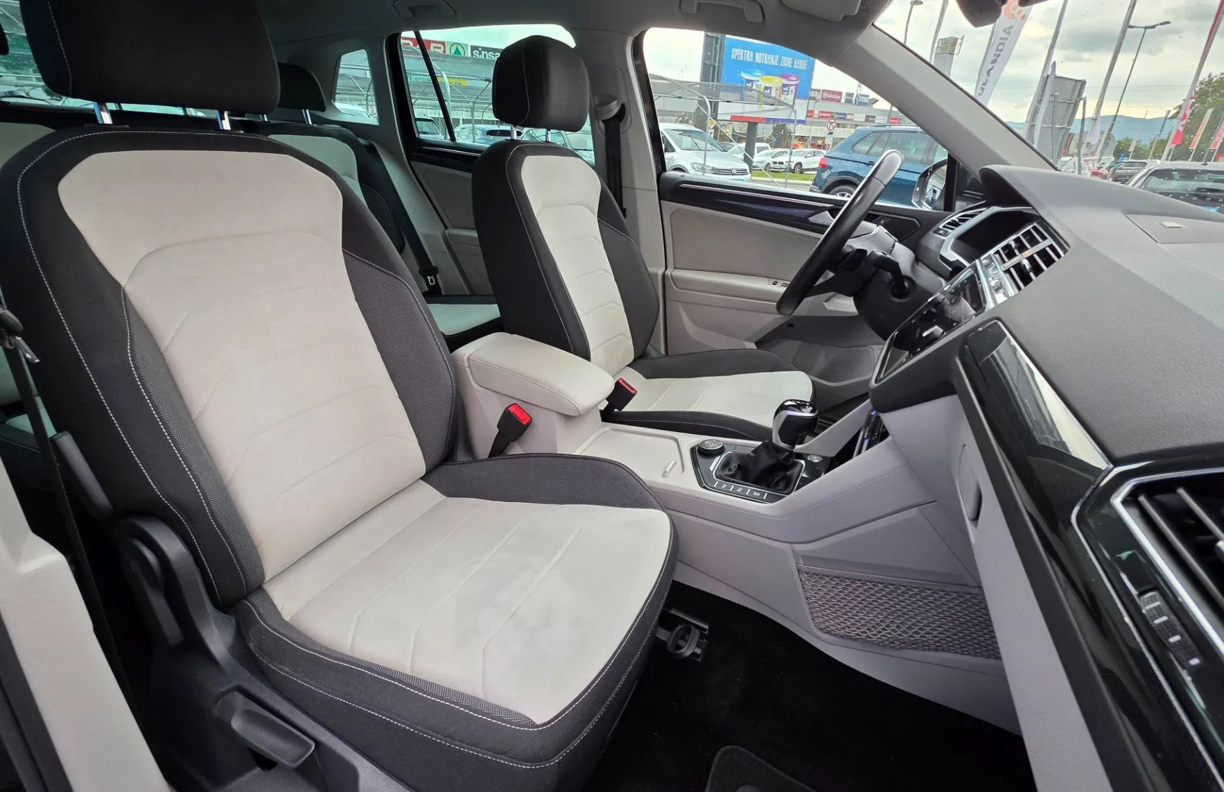 Zunanja slika - Volkswagen Tiguan - 2.0 TDI BMT Elegance DSG 4x4.VIRTUAL.VSE ASISTENCE - 10