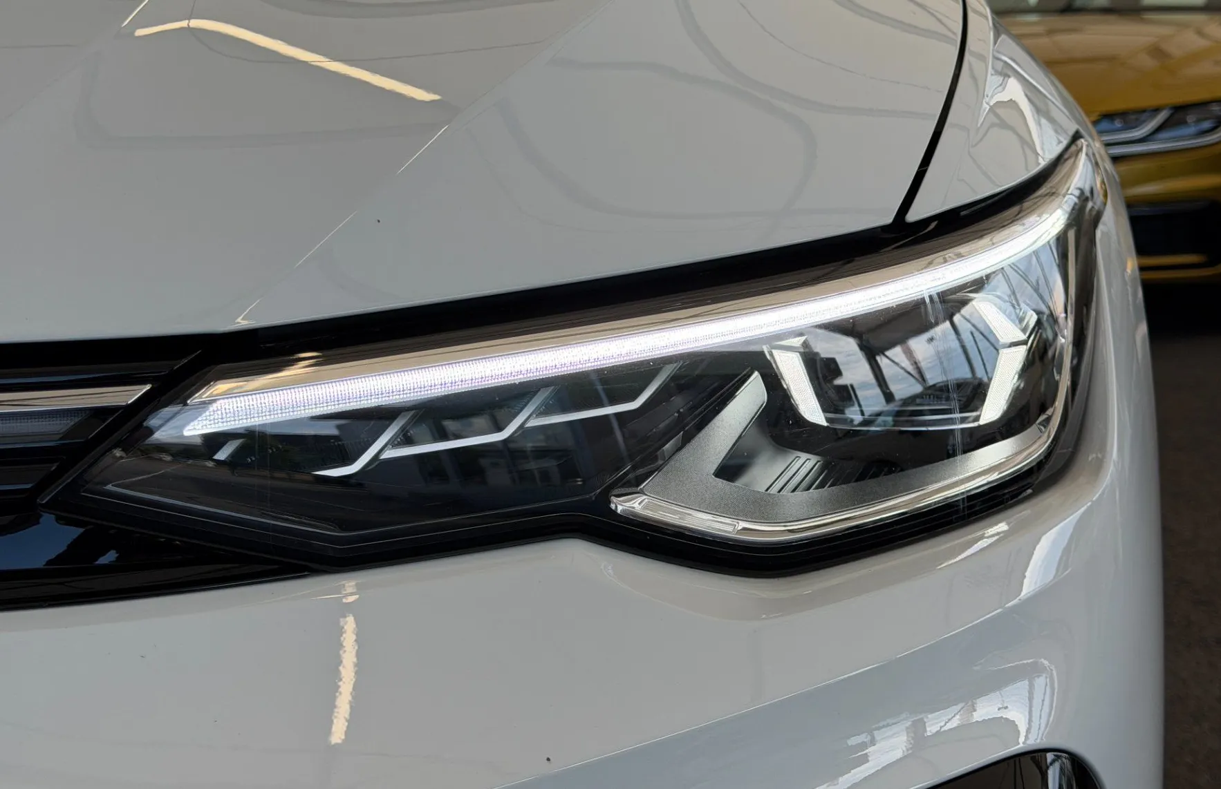 Zunanja slika - Volkswagen Golf - 4JOY 1.5 eTSI DSG SLO-1.LASTNIK MATRIX LED-KAMERA - 2