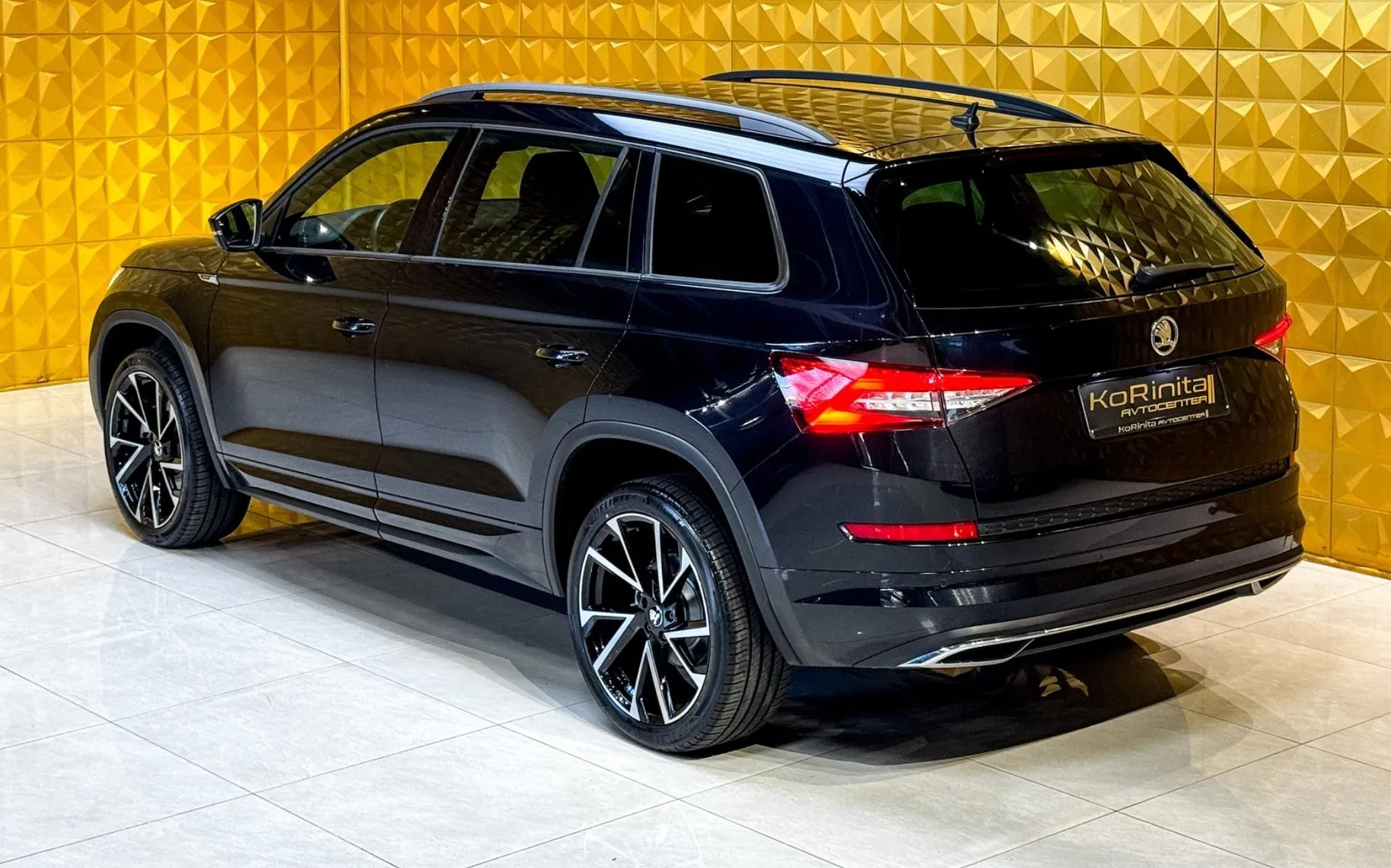 Notranja slika - Škoda Kodiaq - 2.0 TDI AUT. 4X4-Sportline-7 SEDEZEV-GRETJE-KAMERA - 7