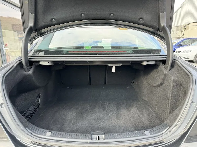 Zunanja slika - Mercedes-Benz E-Razred - E 220 d •VIRTUAL•DAB•TEMP•LIVE TRAFFIC - 10