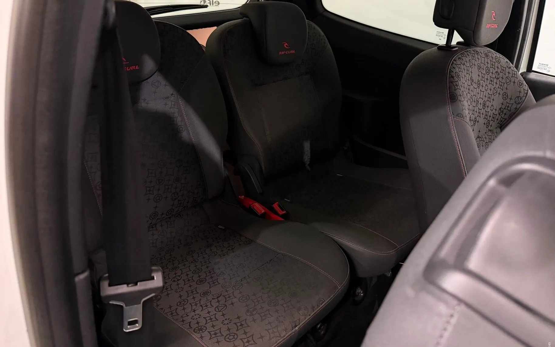 Notranja slika - Renault Twingo - Rip Curl 1.2-KLIMA-SLOVENSKI-SERV4SNA-KNJ-TRAJNIK - 12