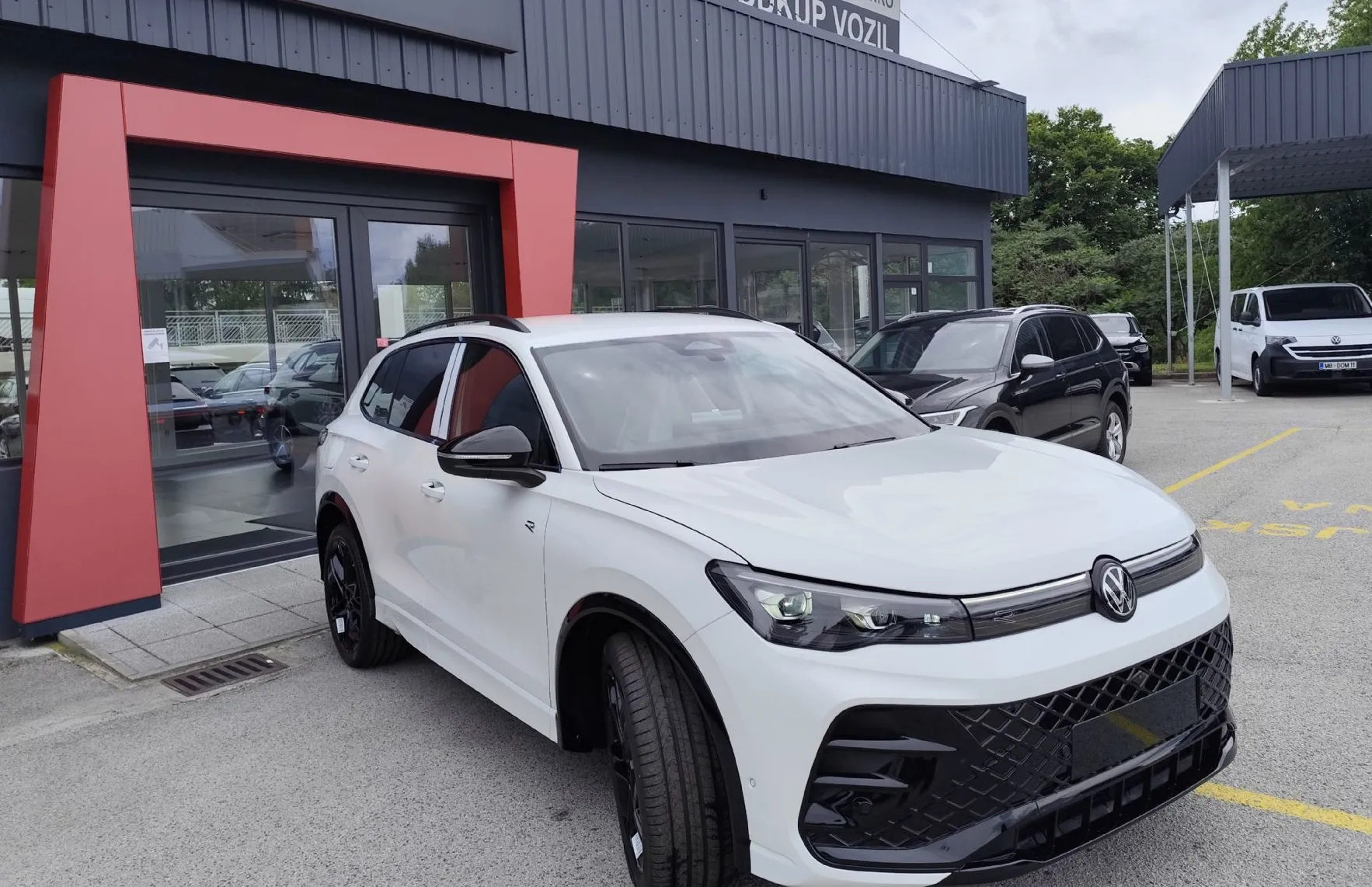 Zunanja slika - Volkswagen Tiguan - 2.0 TDI BMT 4Joy DSG - 6
