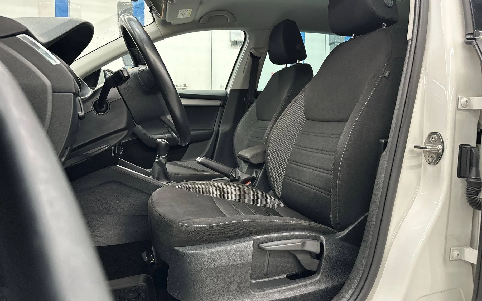 Notranja slika - Škoda Octavia - Combi 1.6 TDI Family... - 10