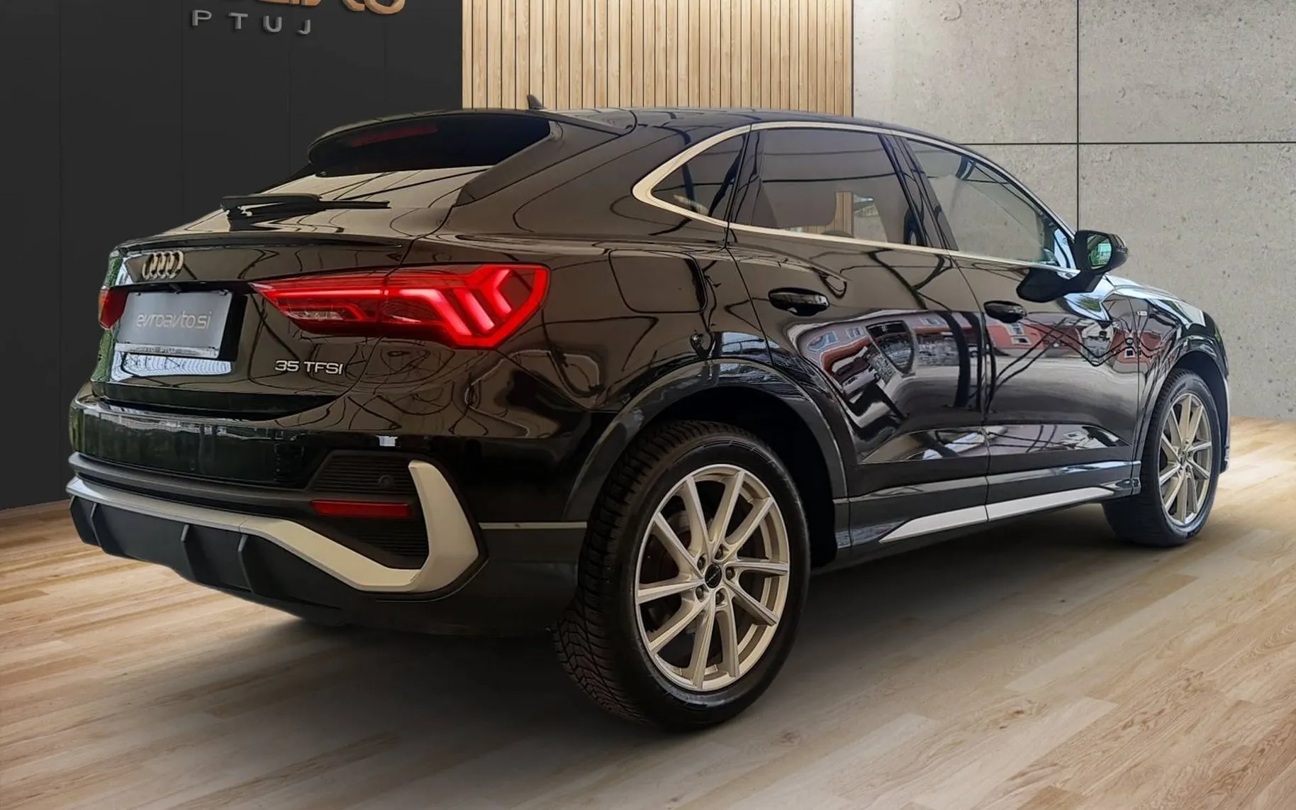 Zunanja slika - Audi Q3 Sportback - 35 TFSI S line S tronic  Matrix   Virtual   Kamera - 5