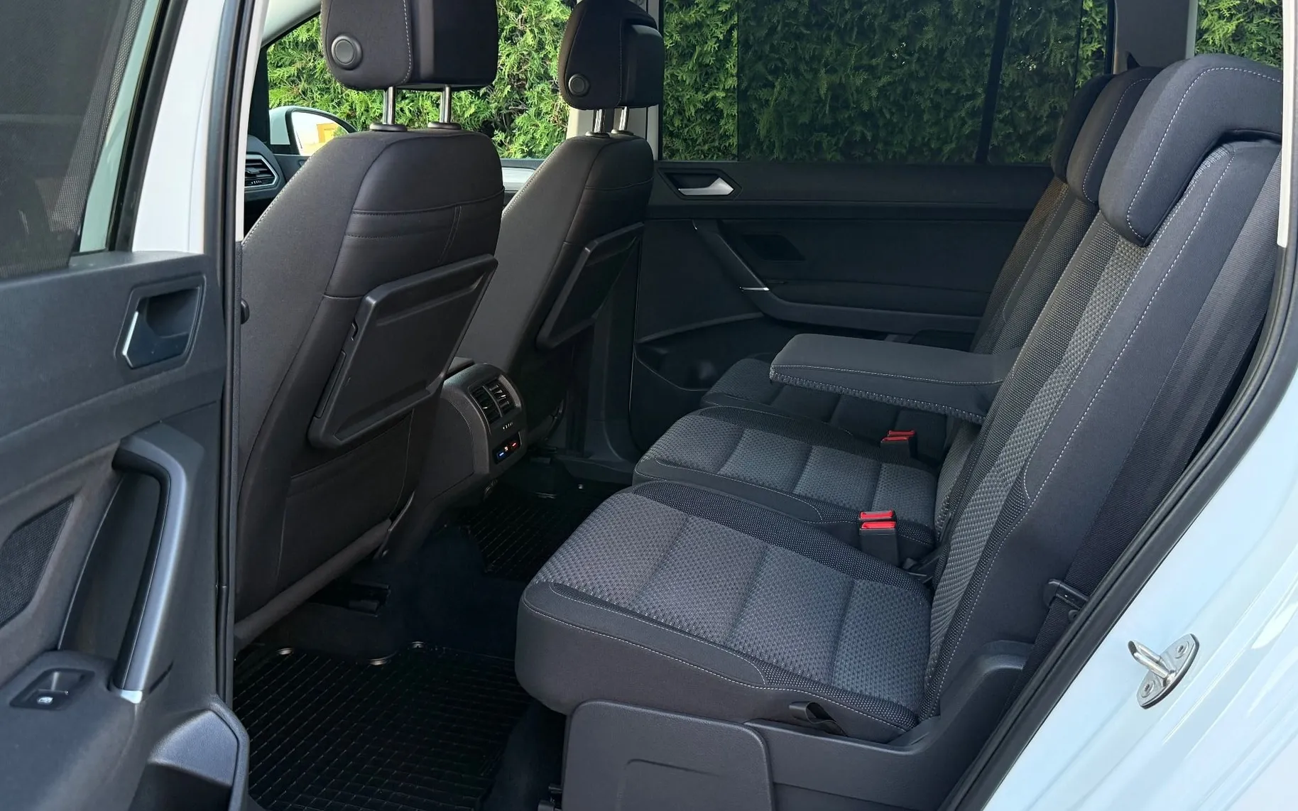 Notranja slika - Volkswagen Touran - 2.0 TDI-H LINE-FUL LED-LIZING ZA TUJCE-KEYLES- - 11