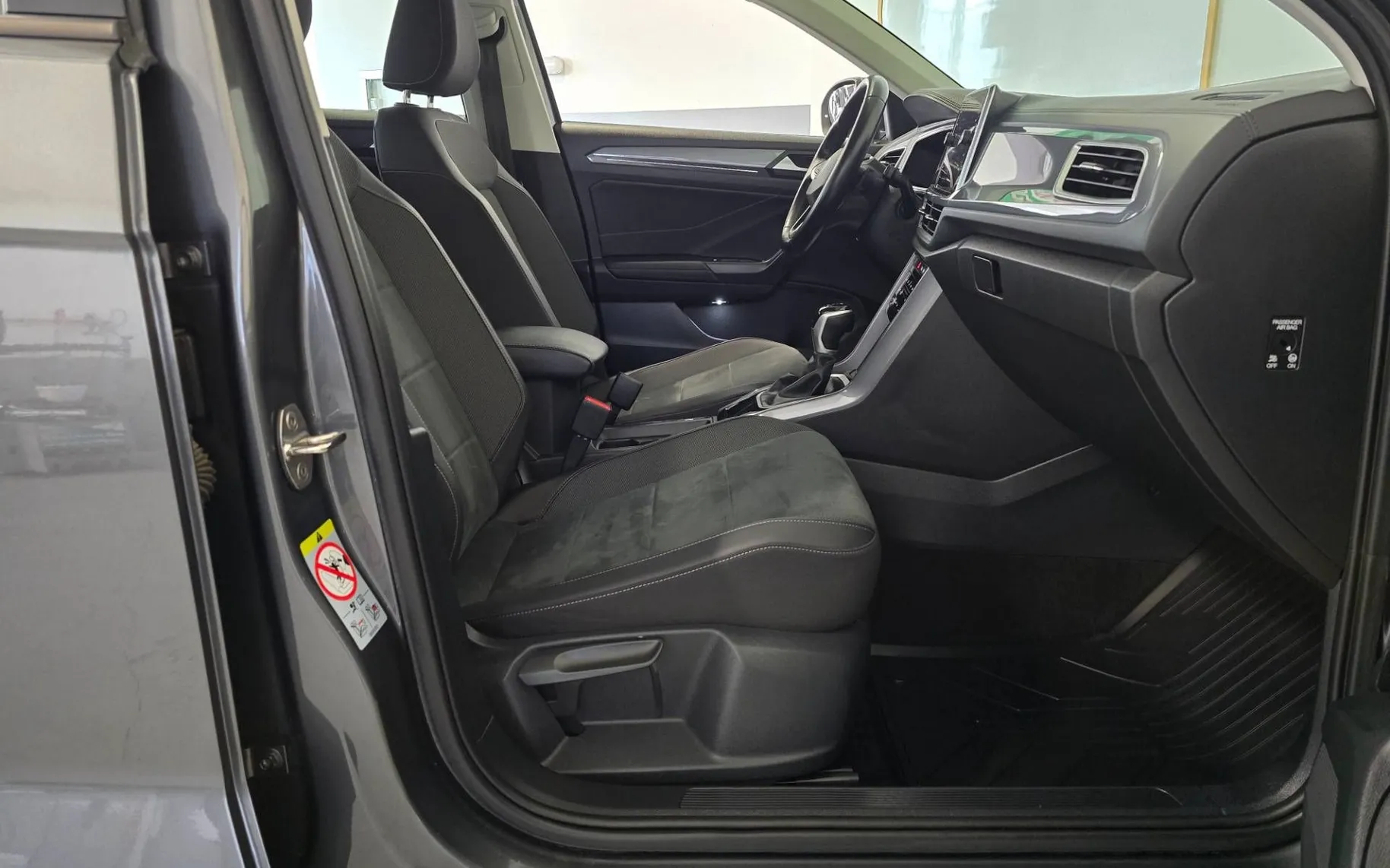Notranja slika - Volkswagen T-Roc - 2.0 TDI BMT Style DSG - IQ Light.alcantara.kamera - 12