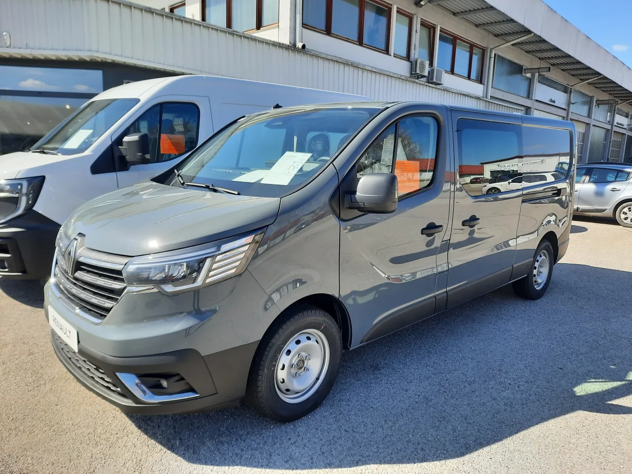 Zunanja slika - Renault Trafic - Podaljšana kabina - 2