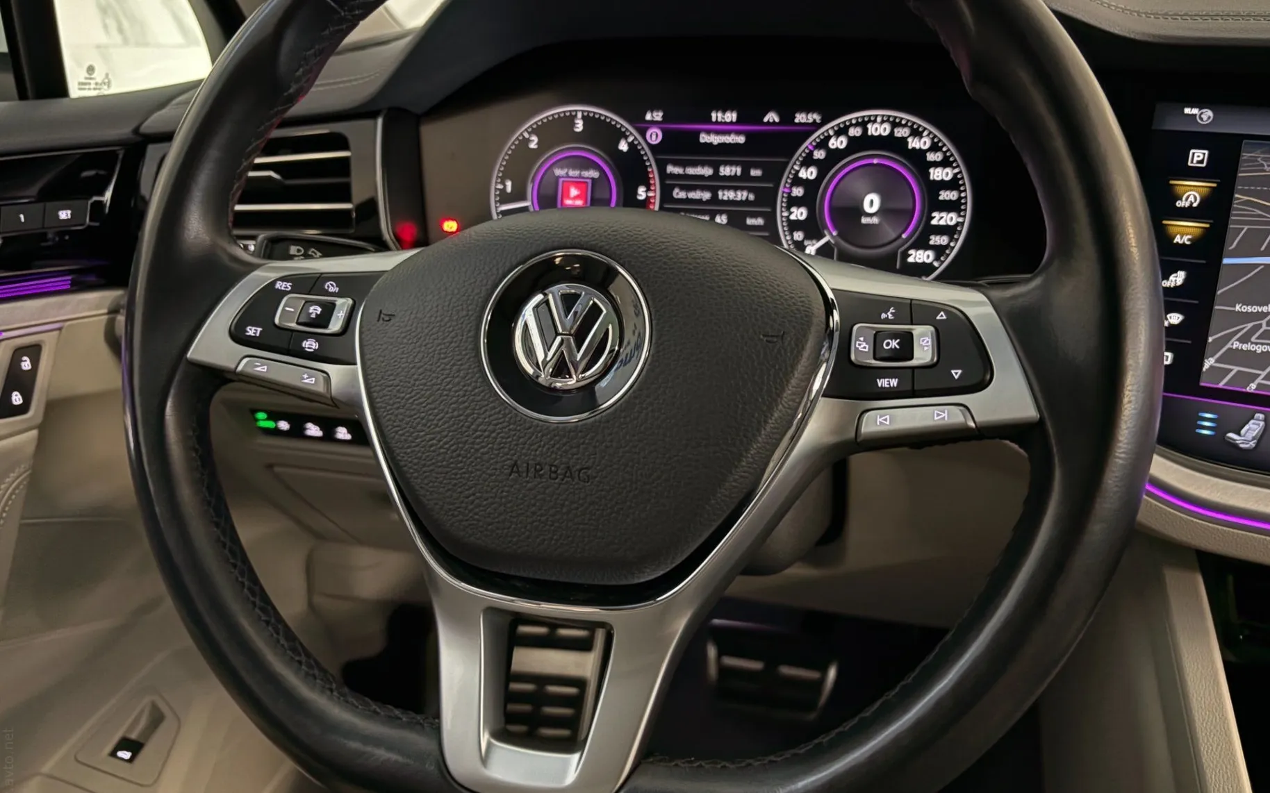 Notranja slika - Volkswagen Touareg - V6 TDI Elegance 4M |Pano|Zračno|4WS|SoftC|Masaža| - 10