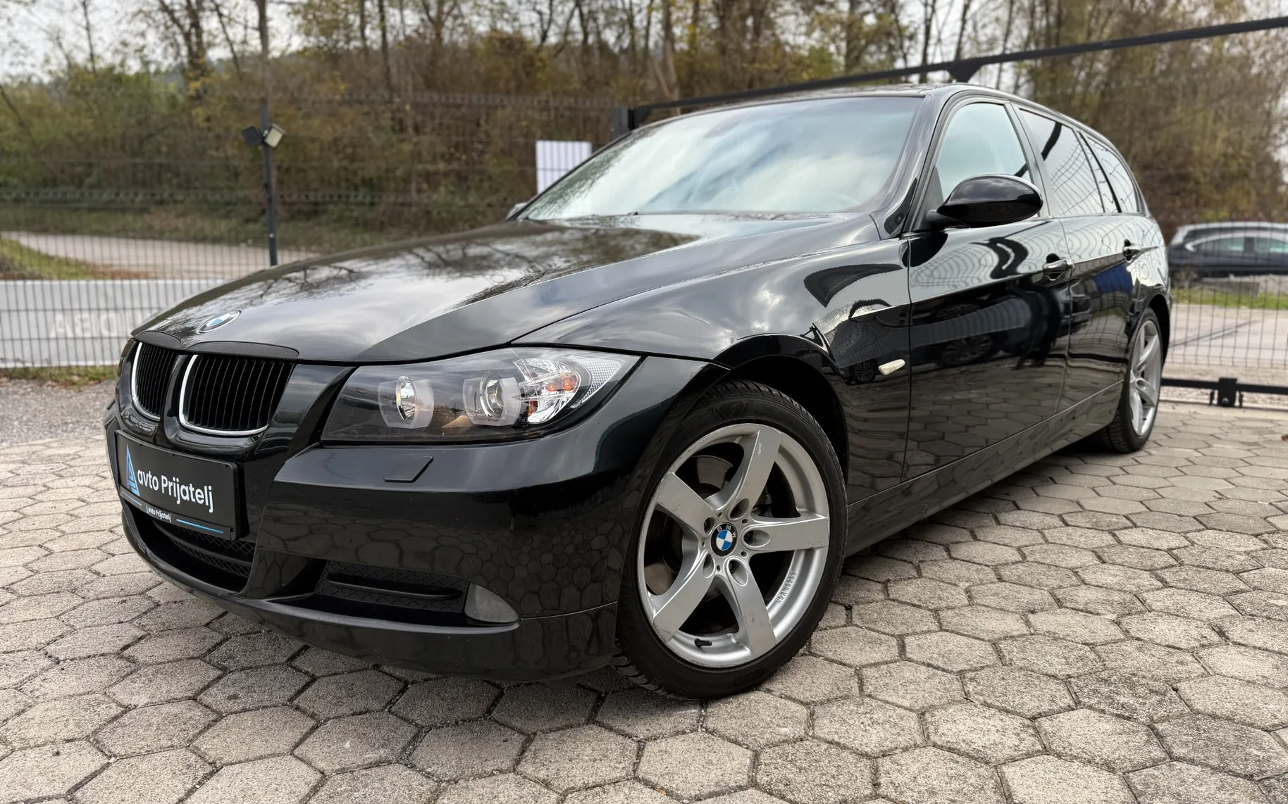 Zunanja slika - BMW Serija 1 - 320d | Usnje | Navi | TOP OHRANJEN - 1