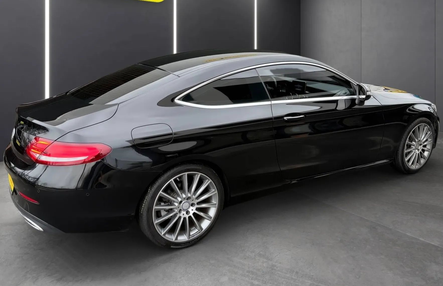 Zunanja slika - Mercedes-Benz C-Razred - C 180 COUPE 19 COL AMG FULL LED NAVI PDC TEMPOMA.. - 7