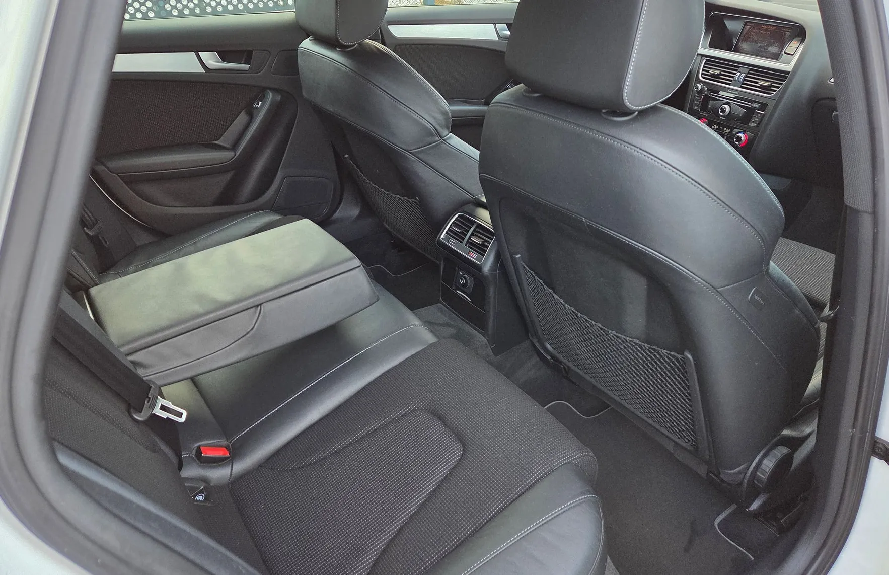 Zunanja slika - Audi A4 - 2.0TDI-S LINE-LED-XENON-ALU-PDC-SLO-1.LASTNIK... - 10