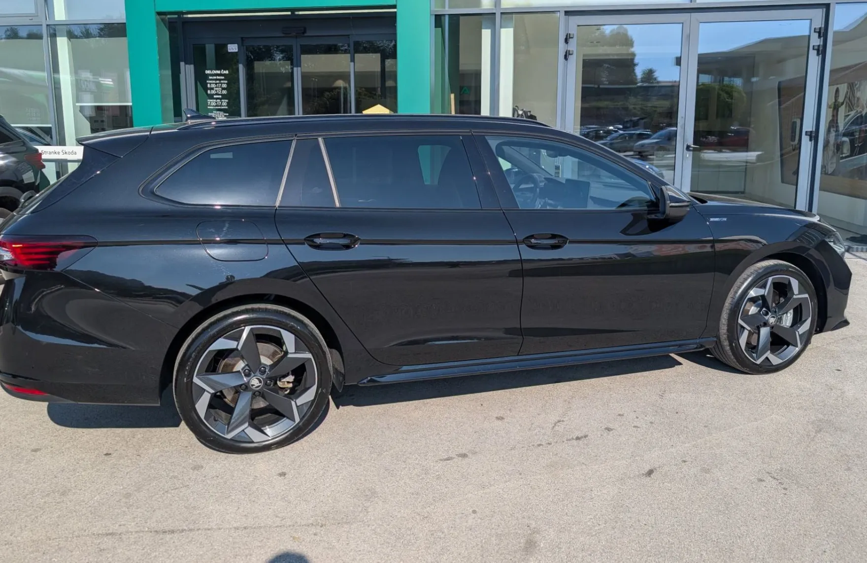 Zunanja slika - Škoda Superb - Combi 1.5 TSI PHEV Sportline DSG - 4