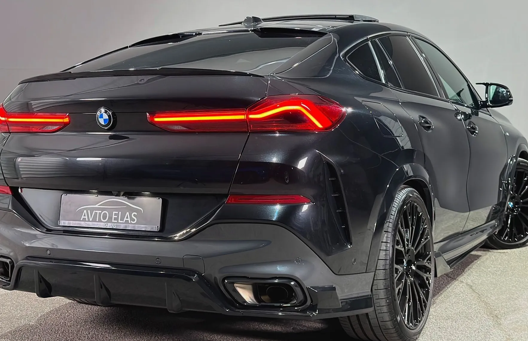 Zunanja slika - BMW X6 - serija : xDrive40d - ZRAČNO - SKY PANO - ICONIC - MASAŽA - 6