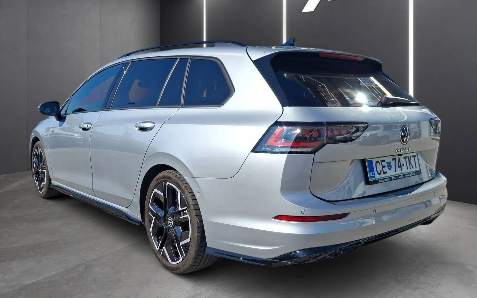 Zunanja slika - Volkswagen Golf Variant - 1.5 eTSI 4Joy DSG - 5