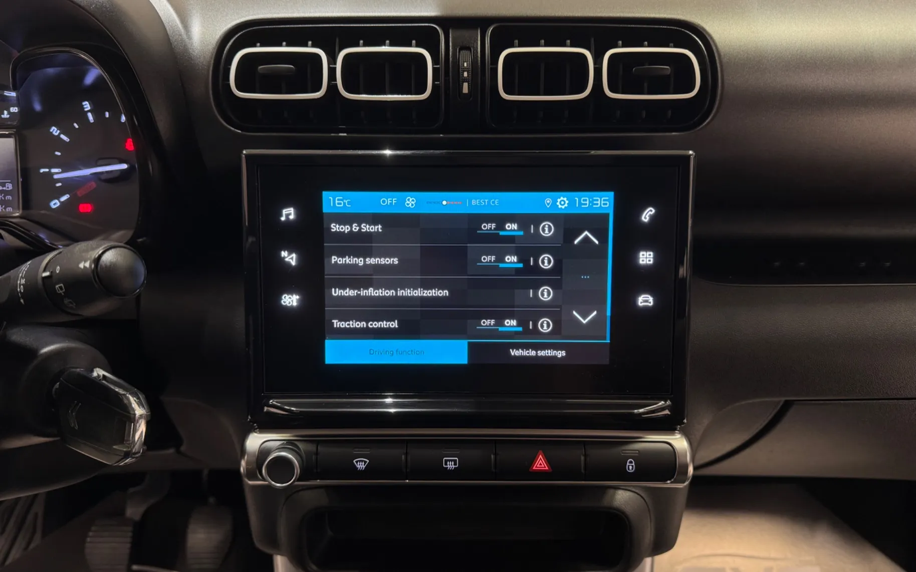 Zunanja slika - Citroën C3 - 1,2-110KM-LED-LINE-ASS-NAVI-PDC-CARPLAY-1.LASTNIK - 14