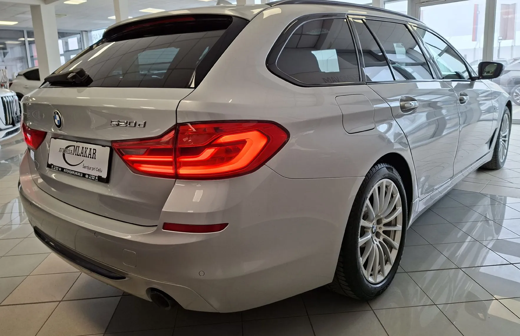 Zunanja slika - BMW Serija 5 - Touring: 520d x Drive aut.SPORT LINE-LED-NAVI-PANORAMA- - 4