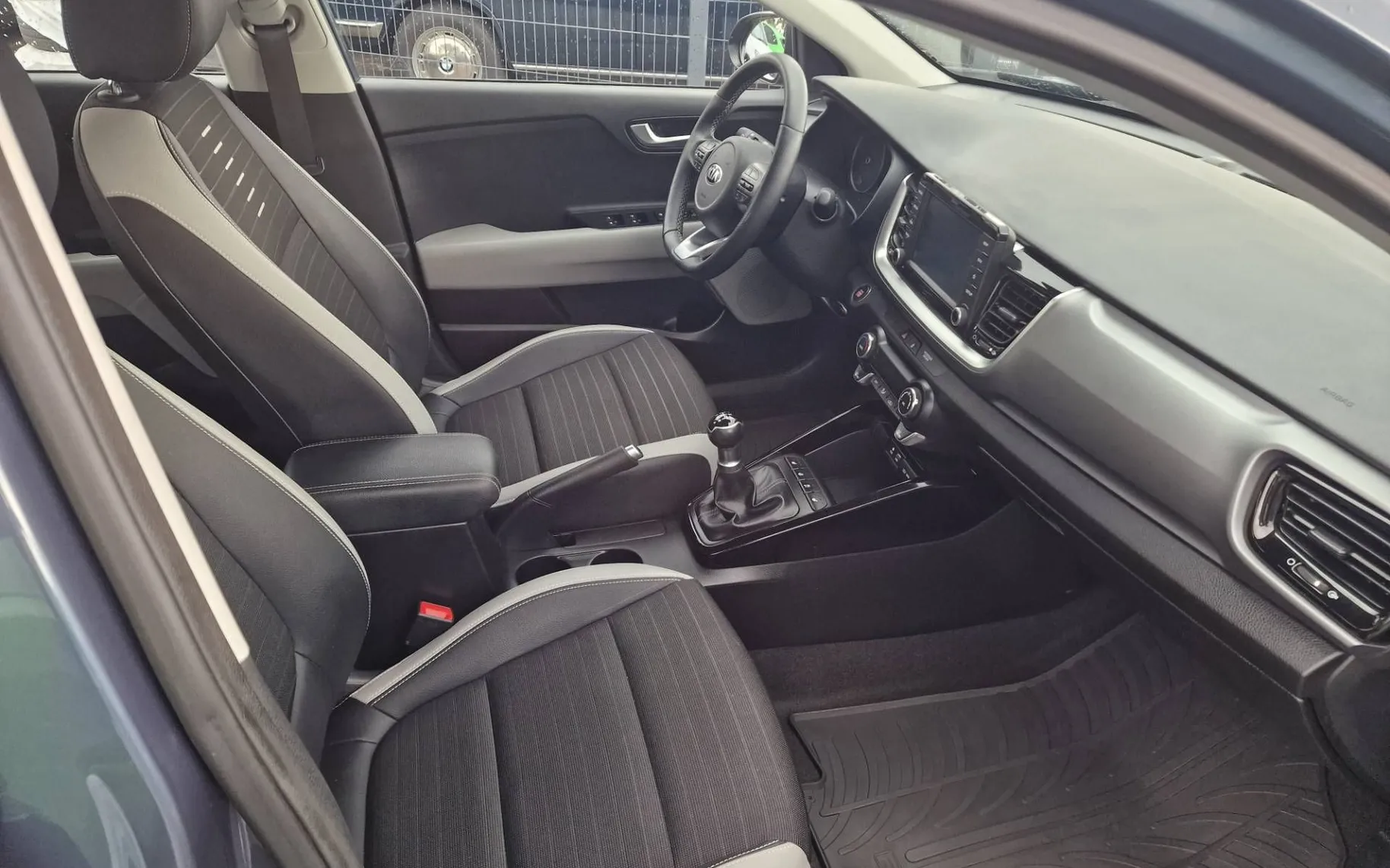 Notranja slika - KIA Stonic - 1.25 MPI 1.LASTNIK KAMERA NAVIG. KREDIT BREZ POLOG - 10