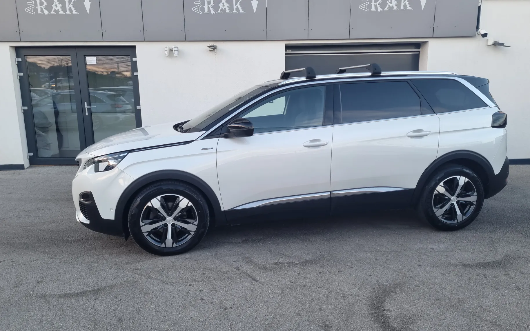 Zunanja slika - Peugeot 5008 - 2.0 HDI  GTLine  ALLGRIP Avt. 1.LASTNIK.SERVISNA - 13