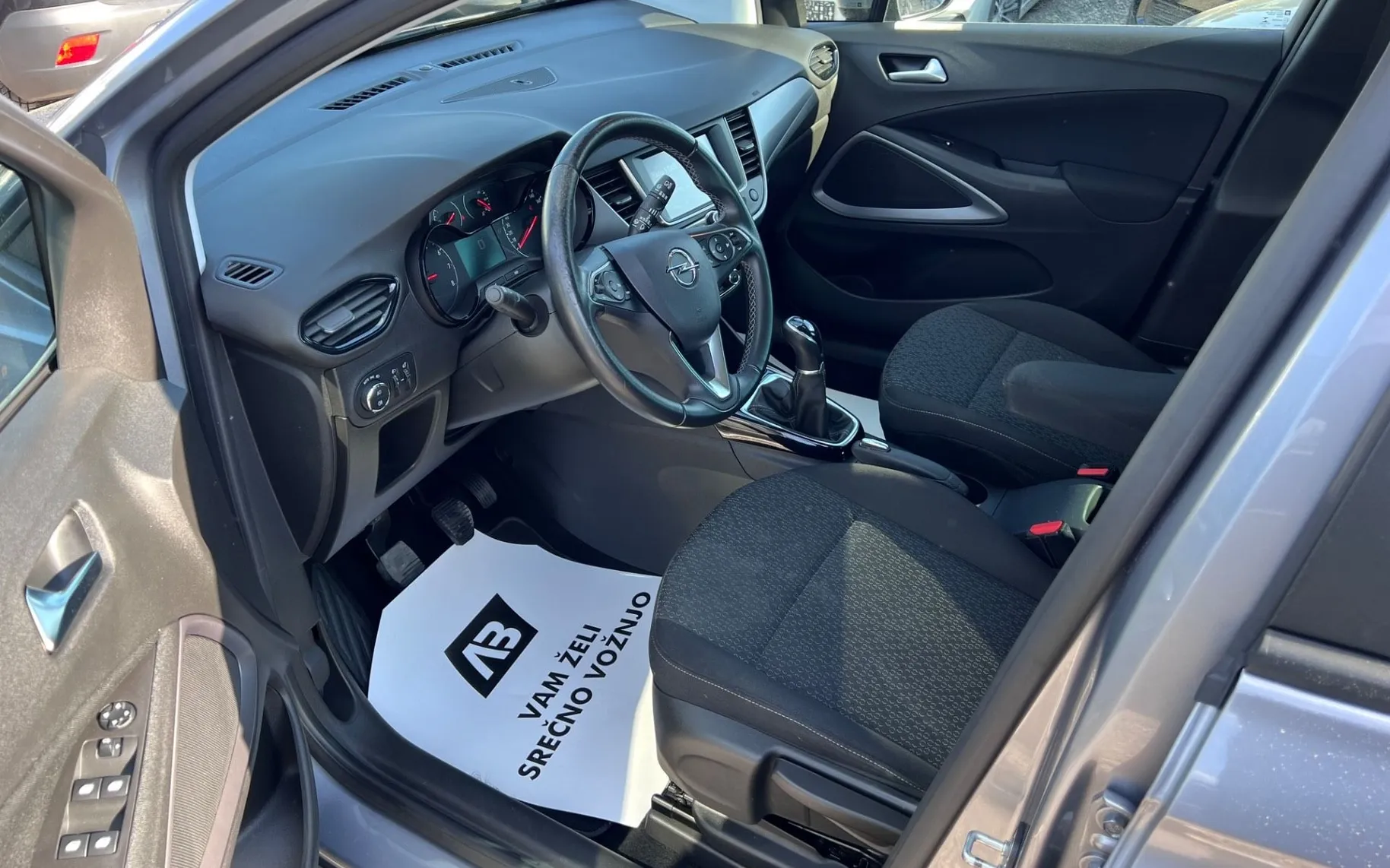 Notranja slika - Opel Crossland X - 1.2 +SLO+1.LAST+DAB+PDC+ALU+TEMP - 8