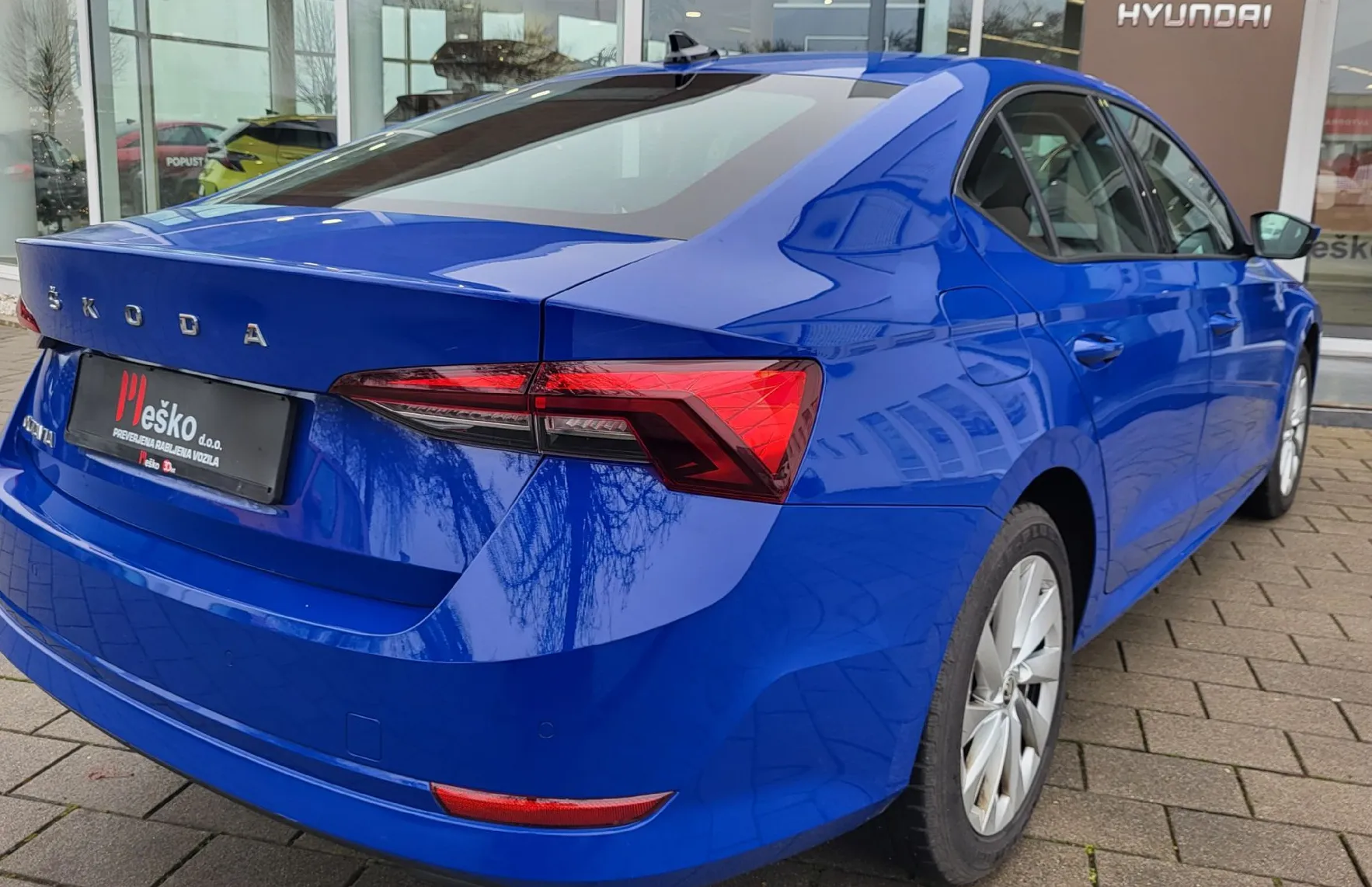 Zunanja slika - Škoda Octavia - 1.0 TSI slo-1 last-tov.gar-alu-pdc-el.paket-acc-.. - 5