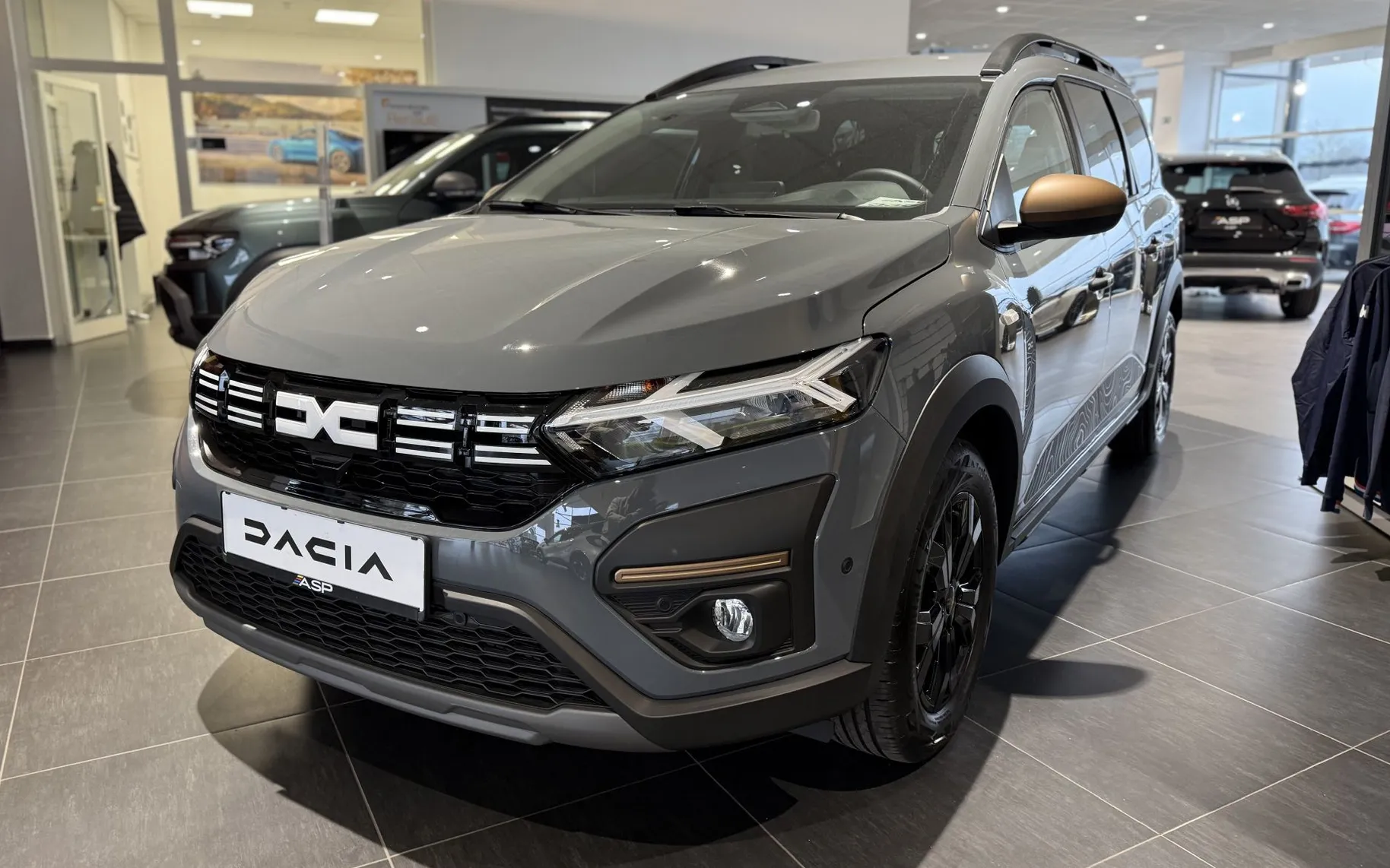Zunanja slika - Dacia Jogger - 1.0 TCe 110 Extreme + zimske gume - 2