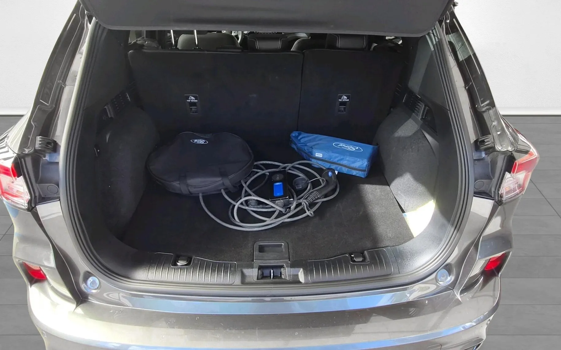 Zunanja slika - Ford Kuga - 2.5 Duratec PHEV Vignale AVT.-SLO-USNJE-HEAD-UP - 10