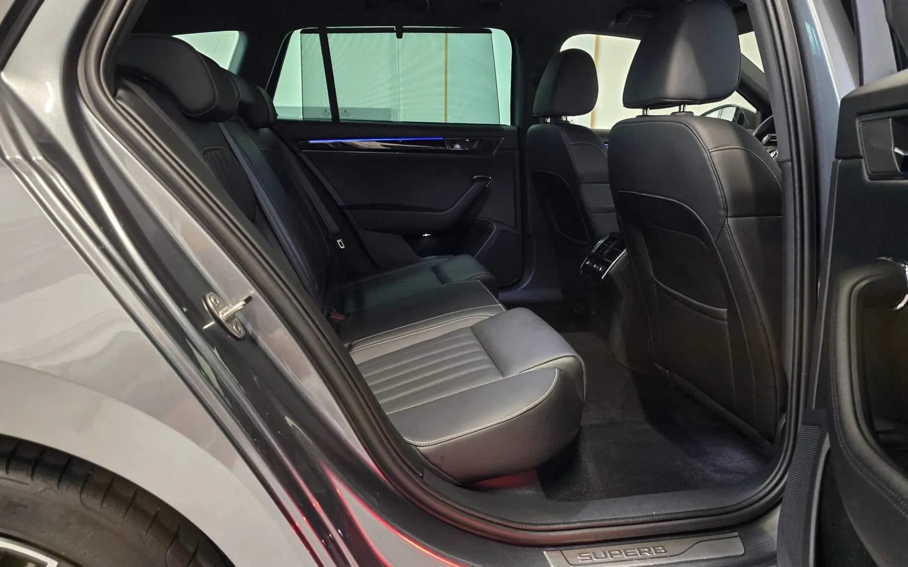 Notranja slika - Škoda Superb - Combi 2.0 TDI L K DSG - Matrix.360kam.usnje.Canton - 18