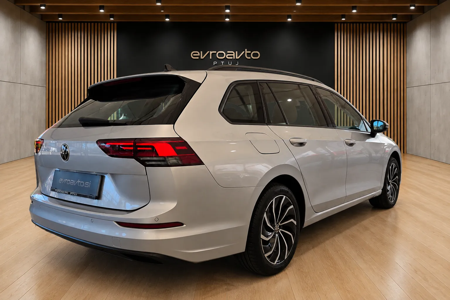 Zunanja slika - Volkswagen Golf Variant - 2.0 TDI DSG Life  Nemško por.   ACC   Ambientna - 4