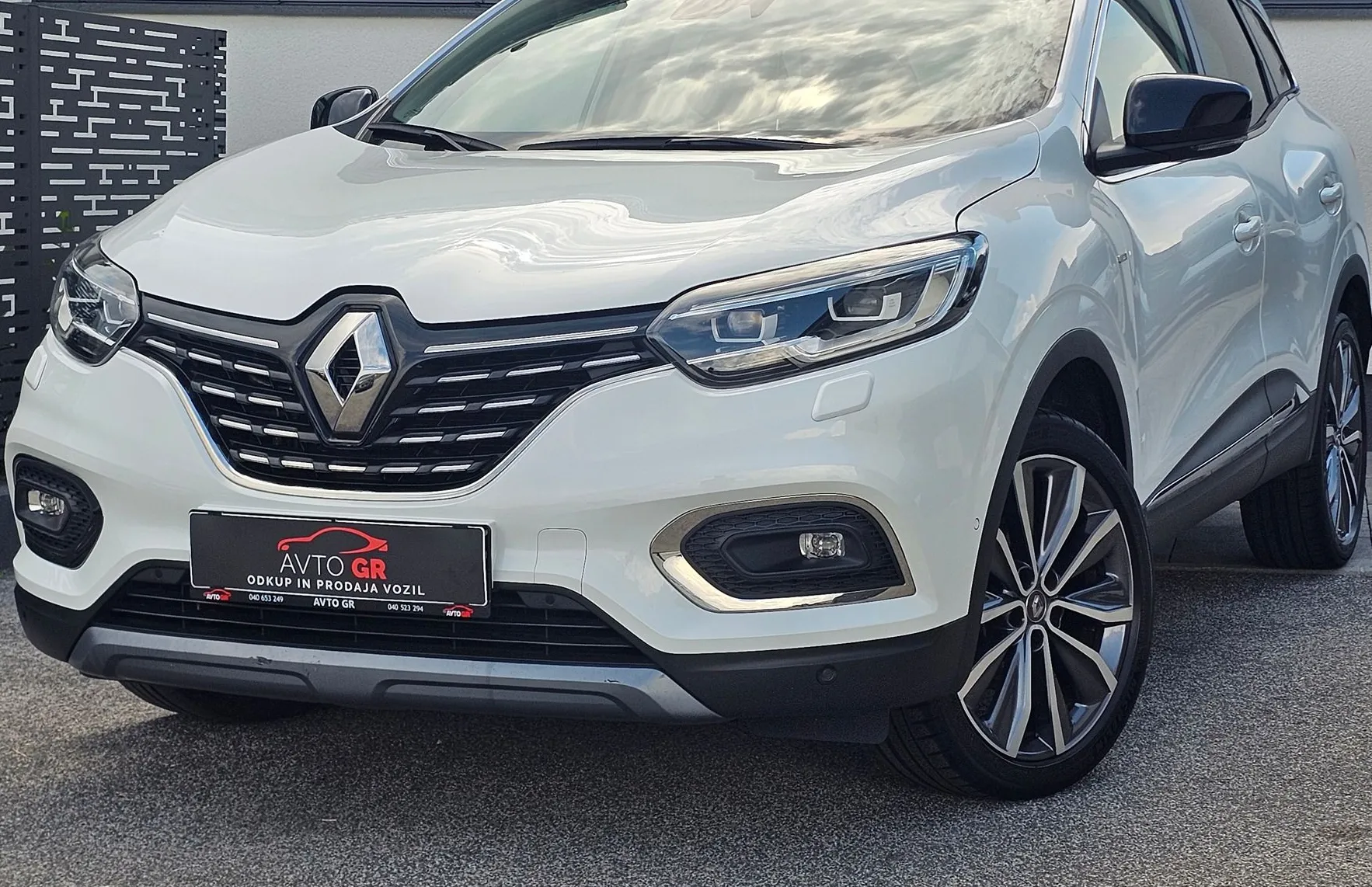 Zunanja slika - Renault Kadjar - TCe 140 Limited- SLO-1. LAST.-Le 129.000km-Perla b - 12