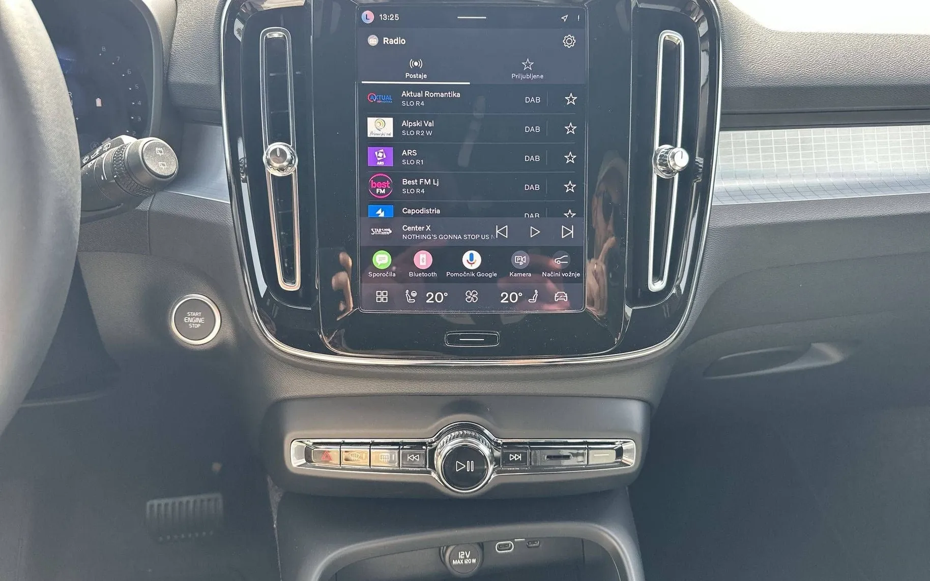 Notranja slika - Volvo XC40 - B3 P Core Avt. - 16