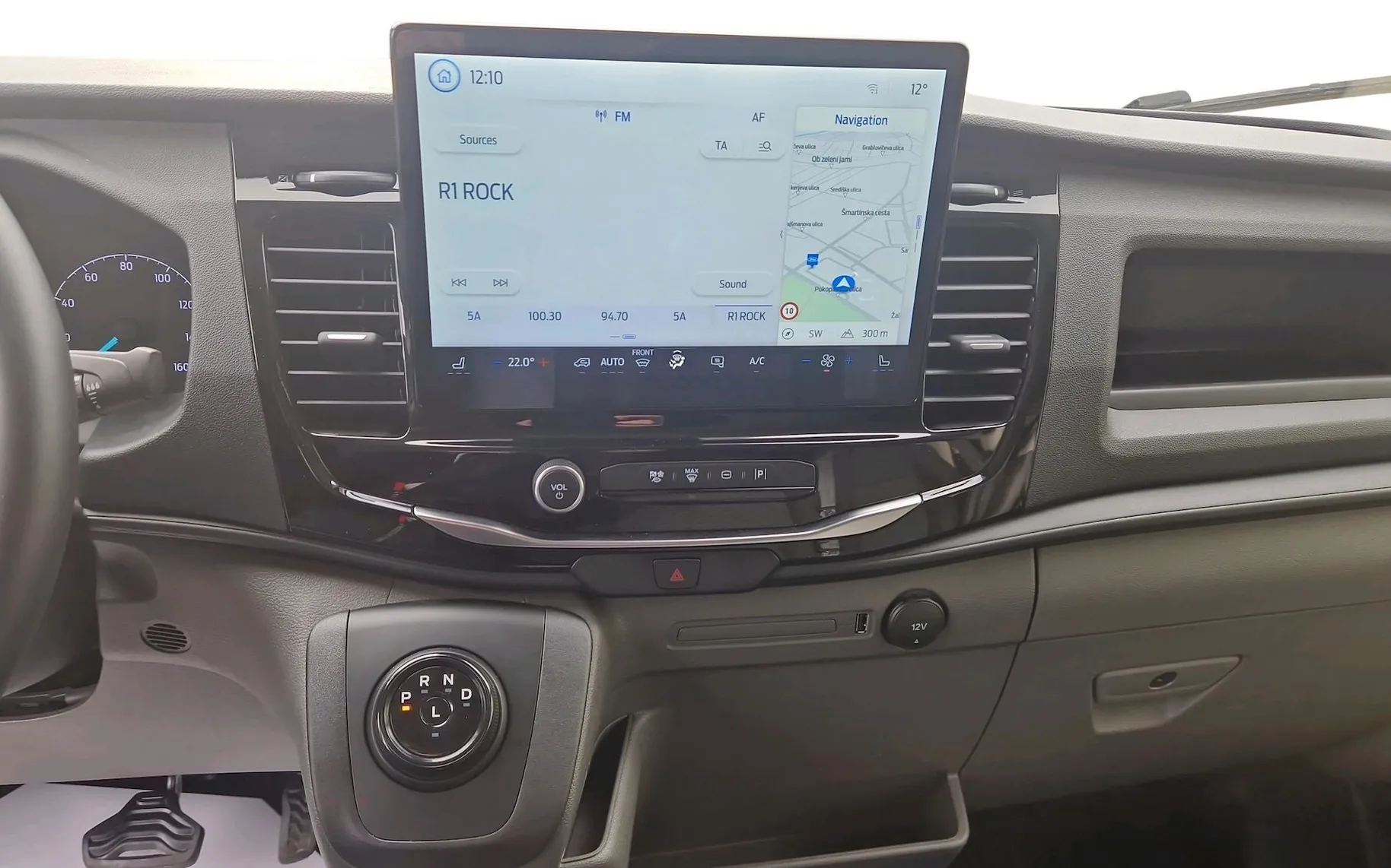 Zunanja slika - Ford Transit - Furgon TREND elektromotor 135kW 184KM -SLO - 13