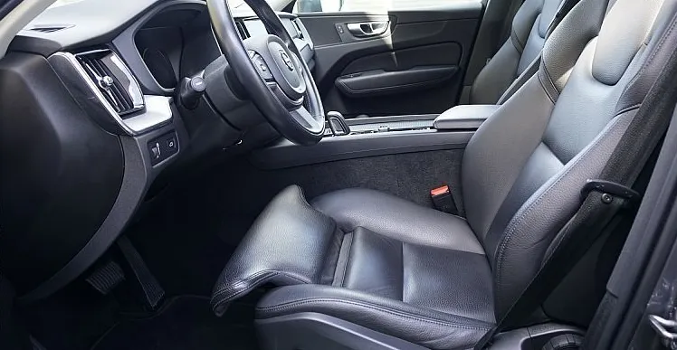 Zunanja slika - Volvo XC60 - B4D AWD AUT Momentum Pro+ACC+KAM.+12.MES.JAMSTVO - 10