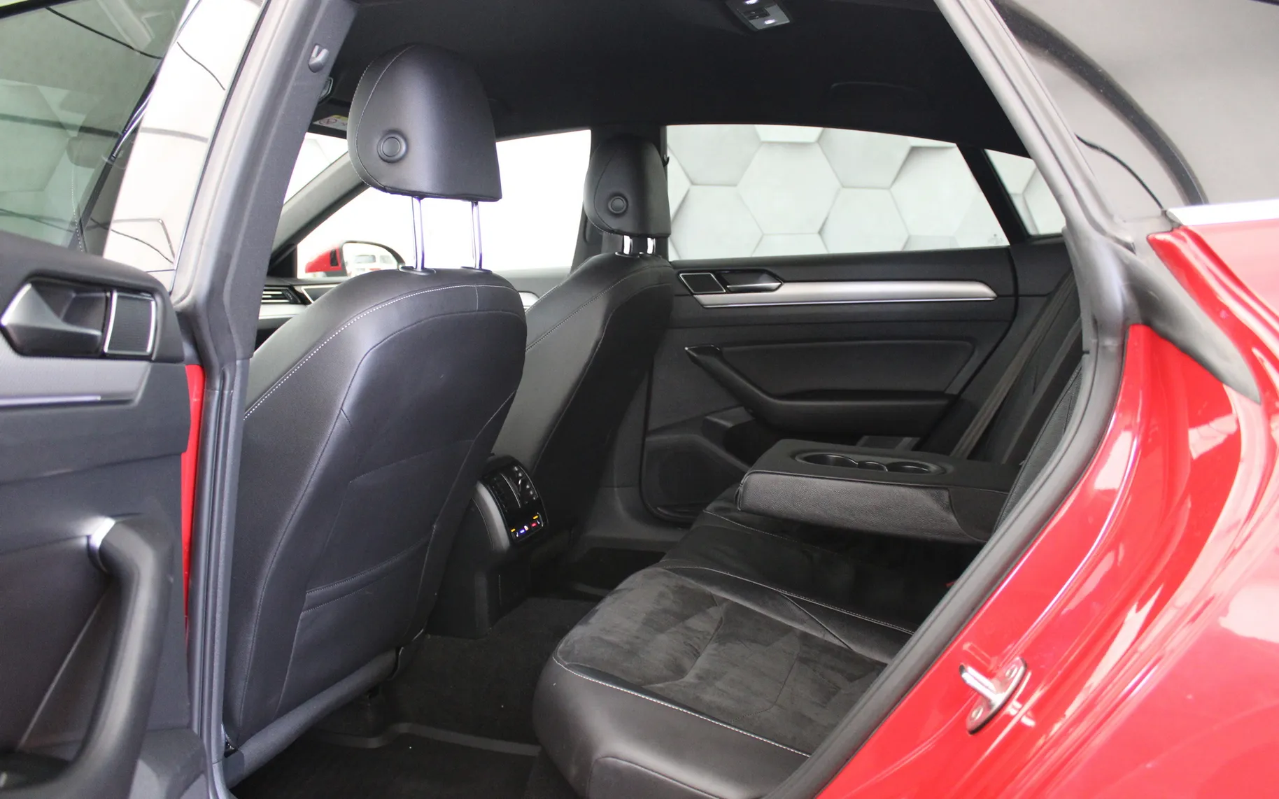 Zunanja slika - Volkswagen Arteon - 2.0 TDI 4-Motion DSG R-Line 200KM - 10