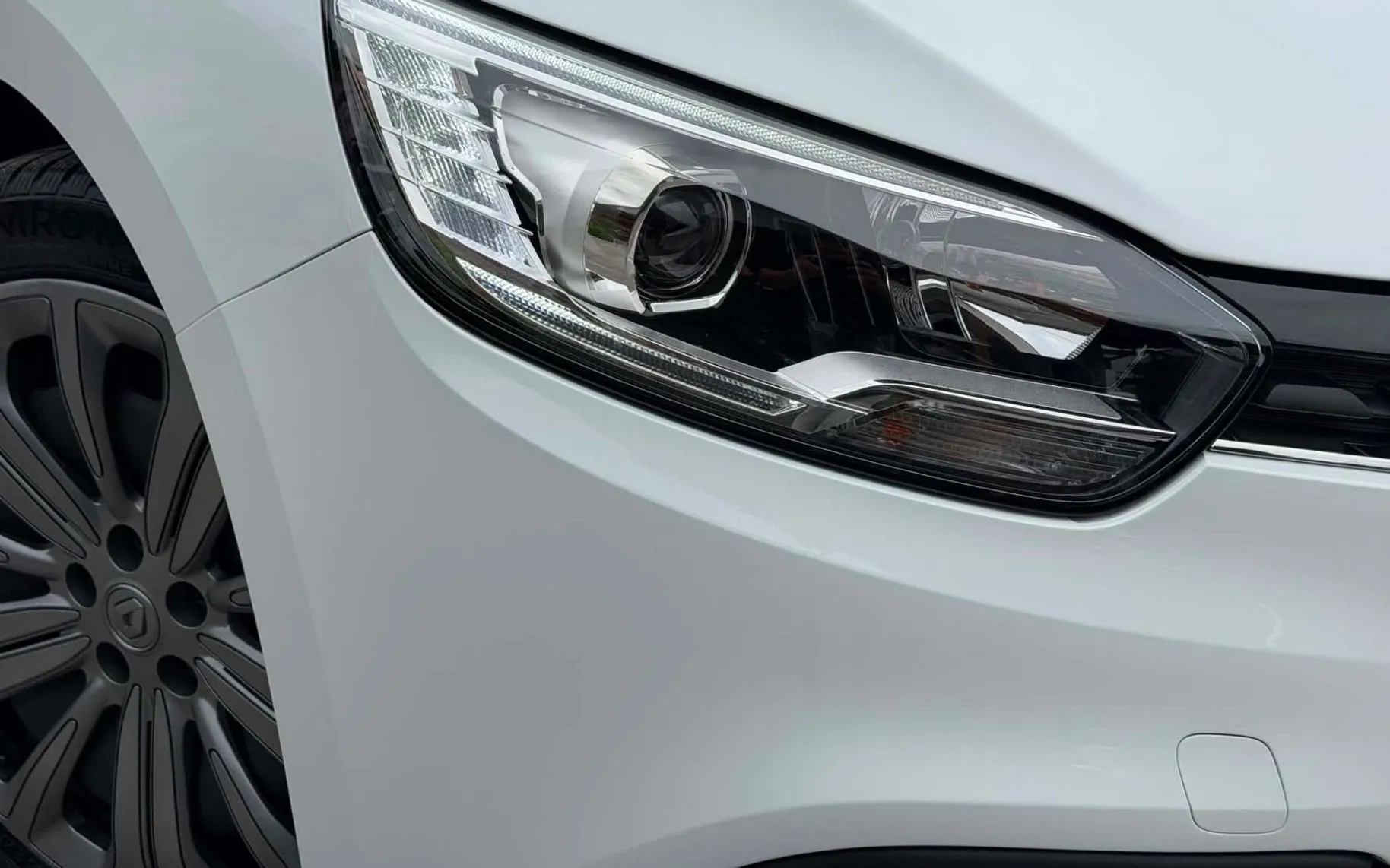 Notranja slika - Renault Scenic - 1.2-LED LUČI-136.000km-LIZING ZA TUJCE-ODLIČEN-... - 8