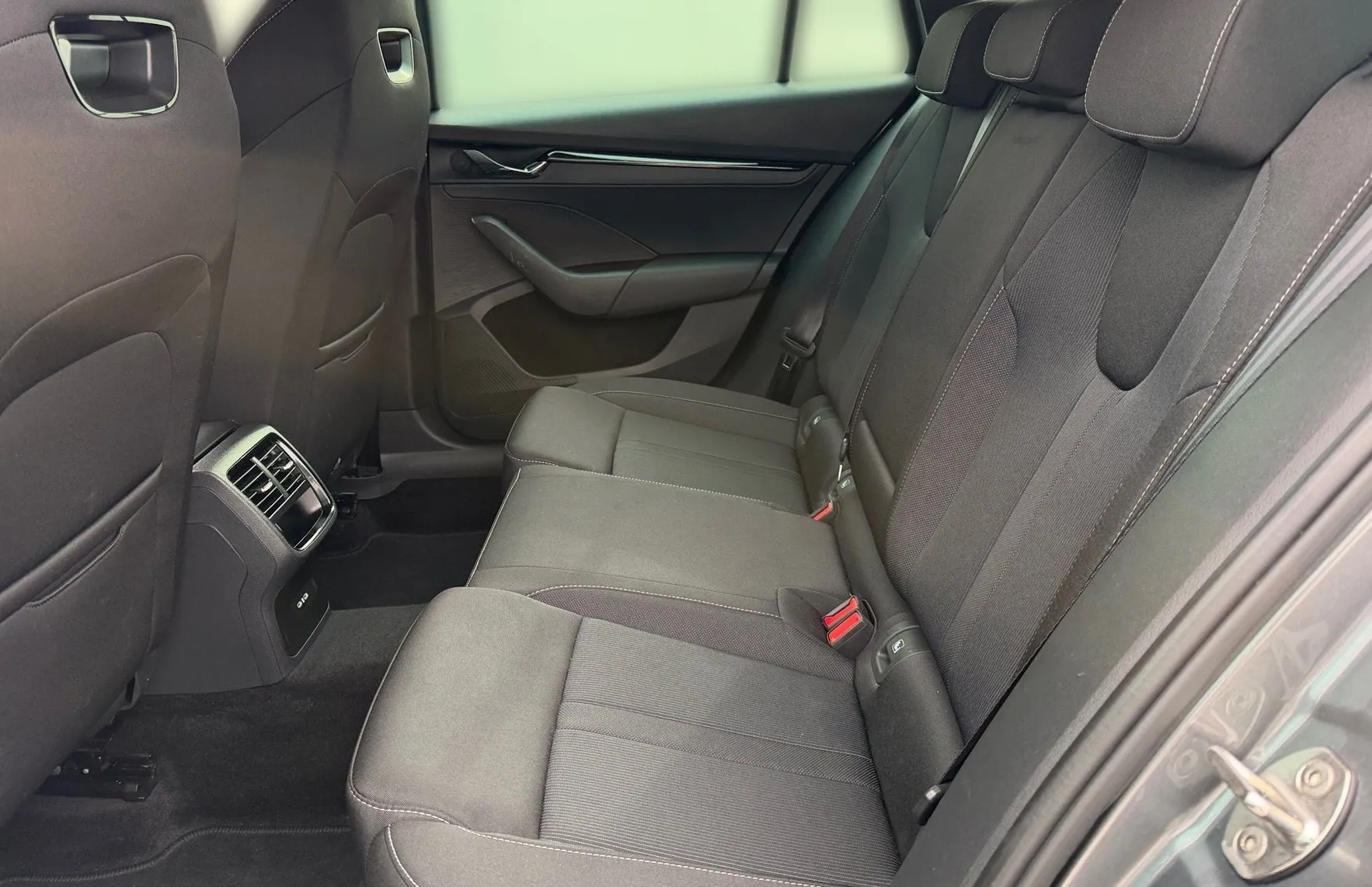 Zunanja slika - Škoda Octavia - Combi 2.0 TDI Sportline DSG-DCC-LED-Tempomat-PDC.. - 11