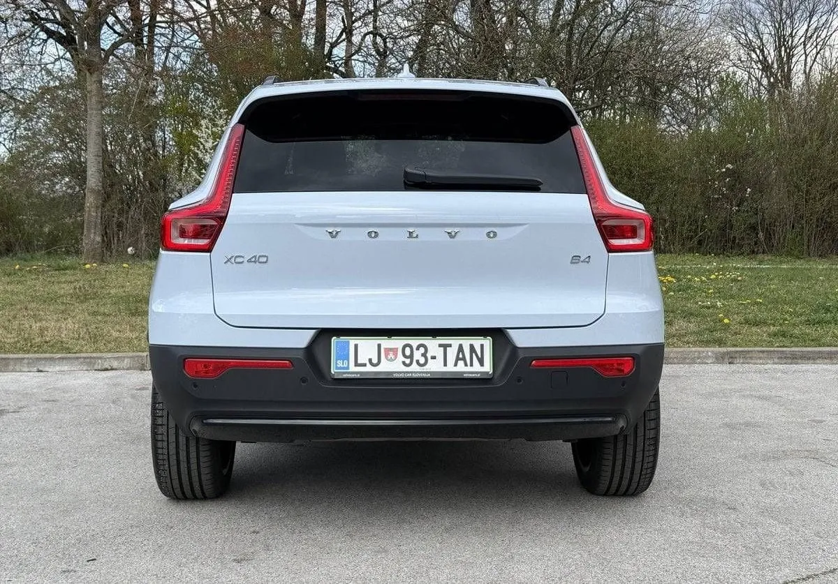 Zunanja slika - Volvo XC40 - B4 P Ultra Dark Avt. - 4