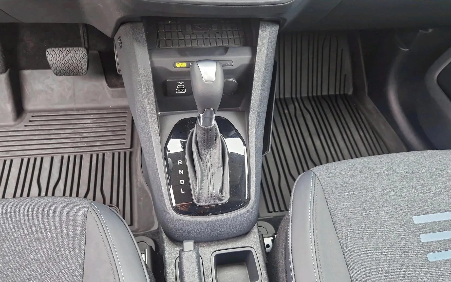 Zunanja slika - Ford Tourneo Courier - 1.0 EcoBoost Active Avt.-RADAR-NAVI-BLISS-PREČNI - 14