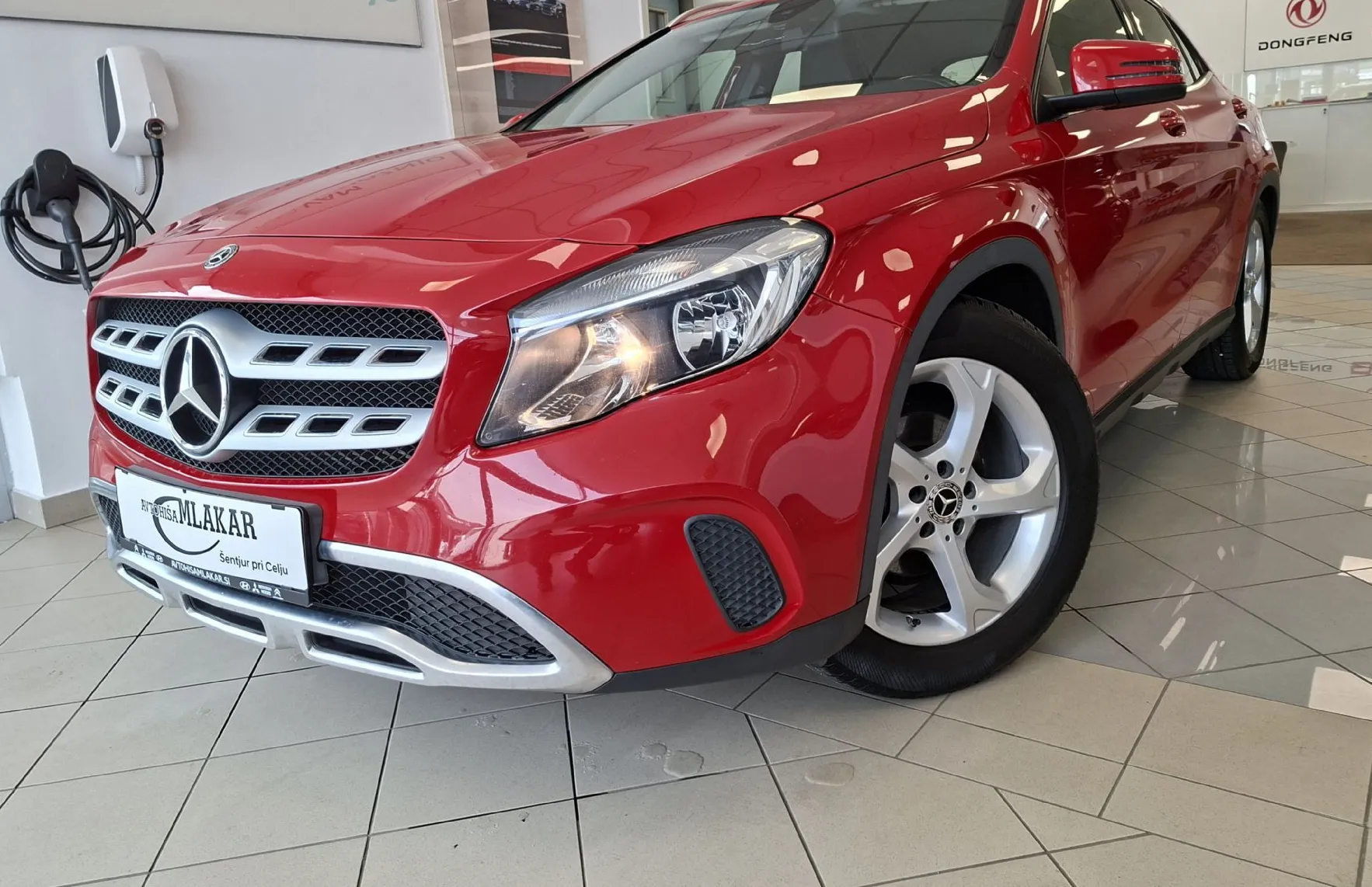 Zunanja slika - Mercedes-Benz GLA-Razred - GLA 180 URBAN - 2