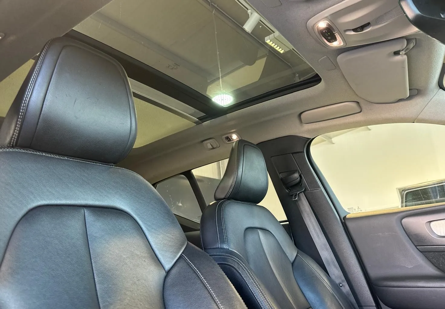 Zunanja slika - Volvo XC40 - PANORAMA-RADAR-MEMORY-USNJE-NAVIGACIJA-LED-ALU - 11
