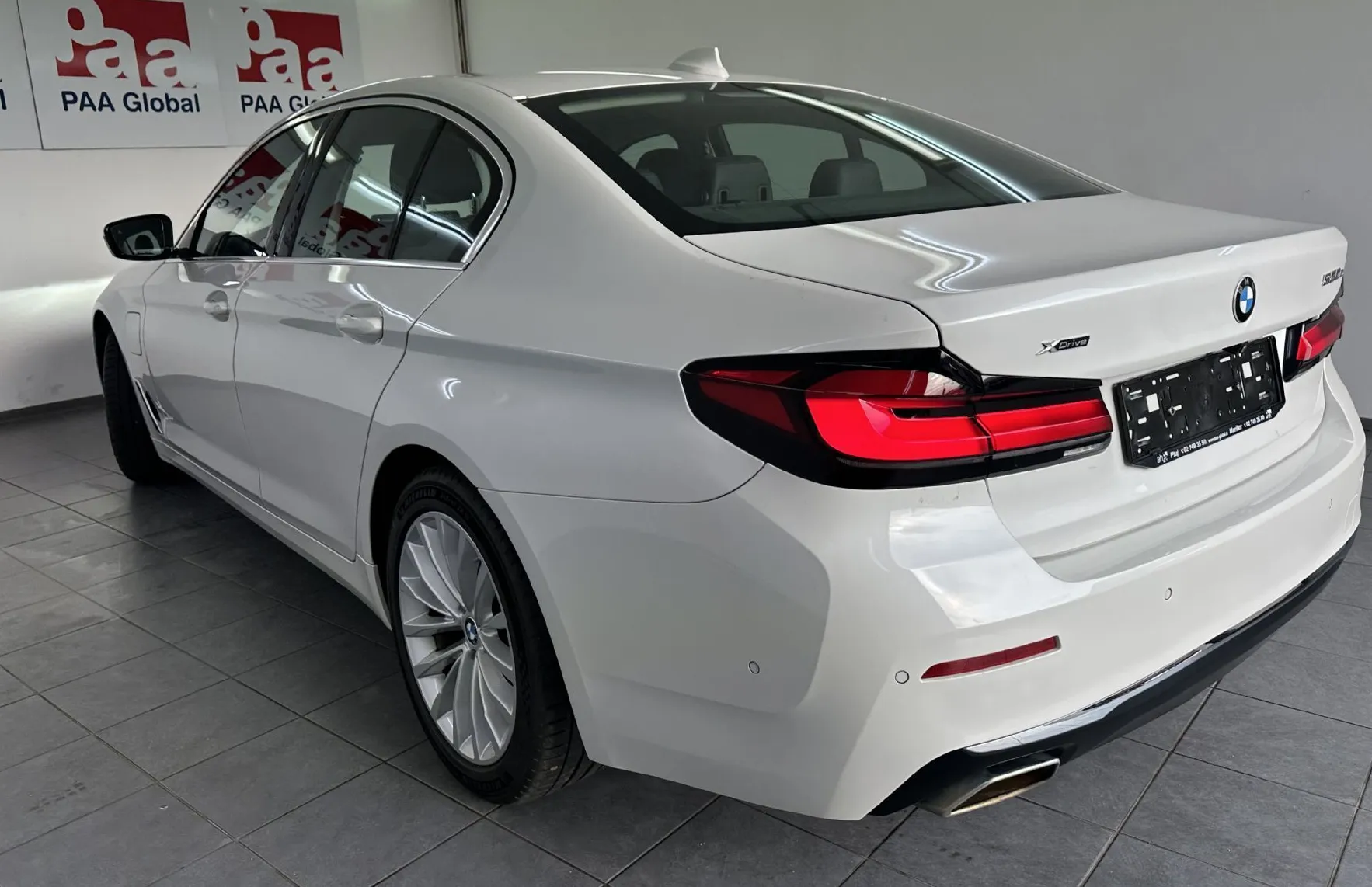 Zunanja slika - BMW Serija 5 - : 530e xDrive LUXURY.KAMERA.NAVI.USNJE.LED.ALU.4X4 - 4